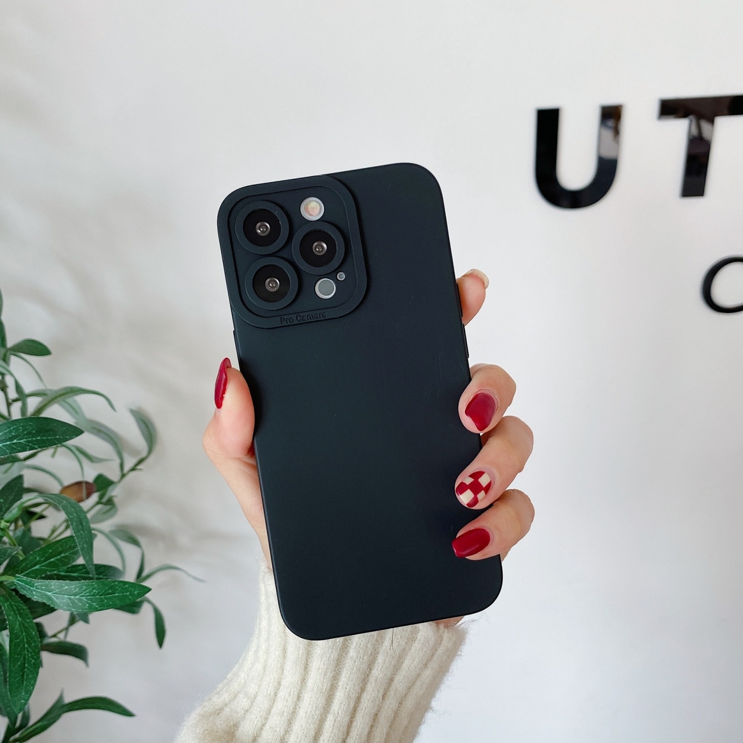 Set 2 Husa pentru iPhone 16 plus, Soft Silicone Premium, Microfibra in Interior, de Protectie, Ultra Slim, pentru Incarcare Wireless, Margini Ridicate pentru Protectia Ecranului si a Camerelor, Vanaxalife®, Alb/ Negru