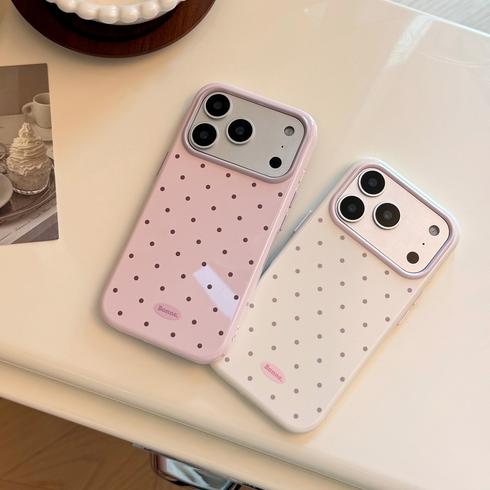Husa telefon TPU, model buline retro si color-block, protectie soc, pentru iPhone 17 Pro Max