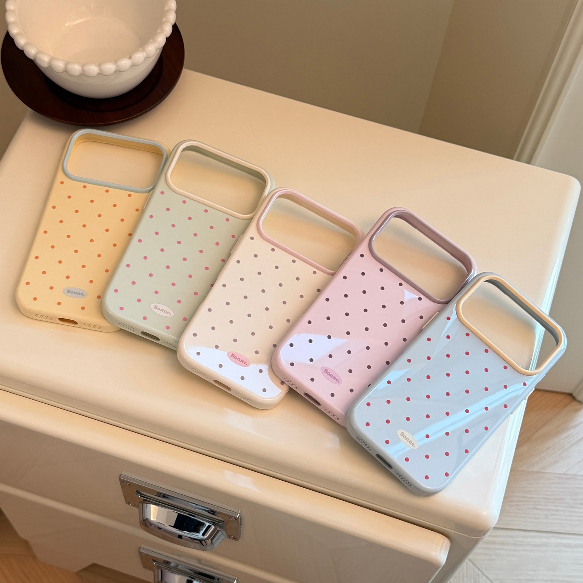 Husa telefon TPU, model buline retro si color-block, protectie soc, pentru iPhone 17 Pro Max