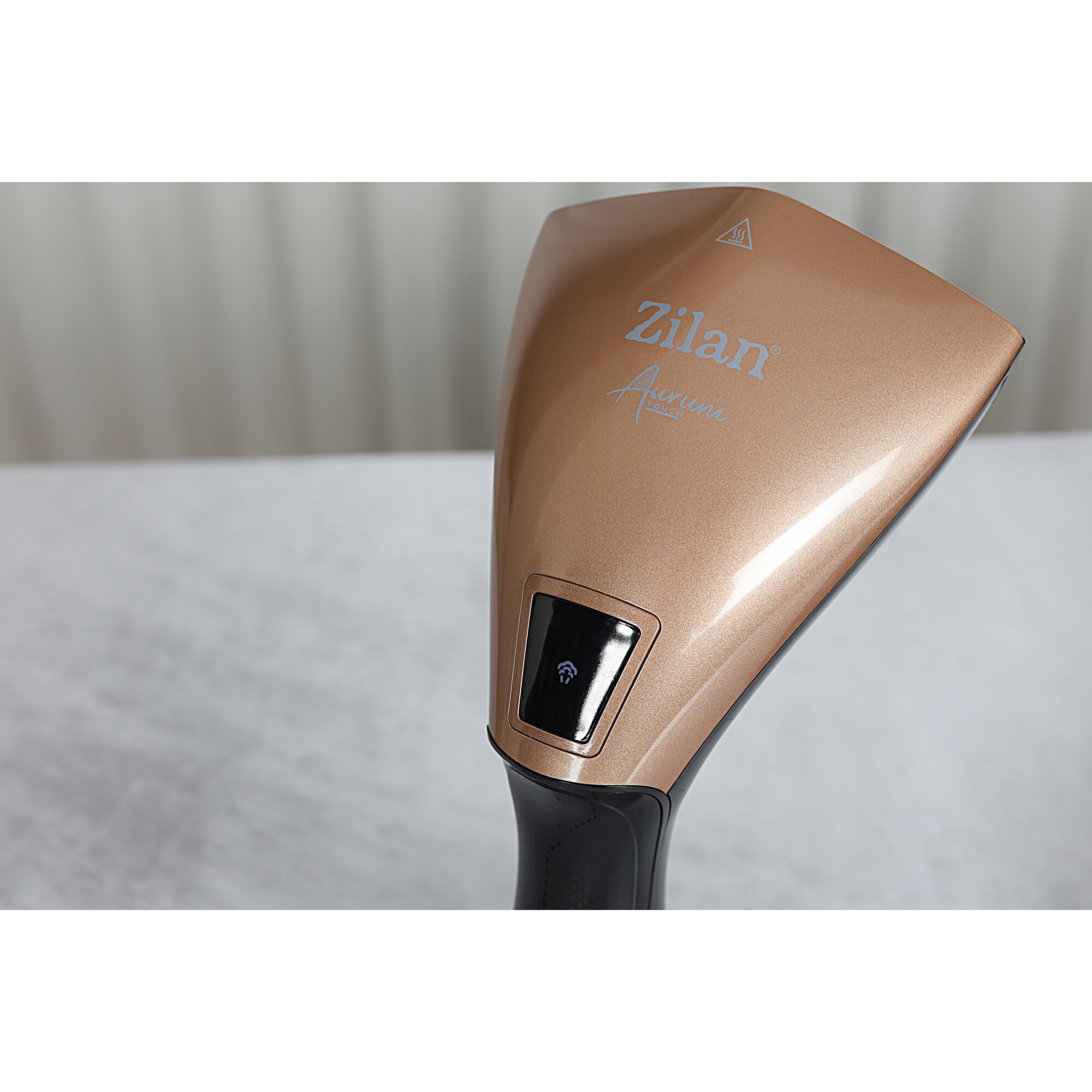 Fier de calcat vertical cu aburi, putere 1500W, 20g/min, capacitate 230 ml, ecran LED multi functional / ZLN 4254