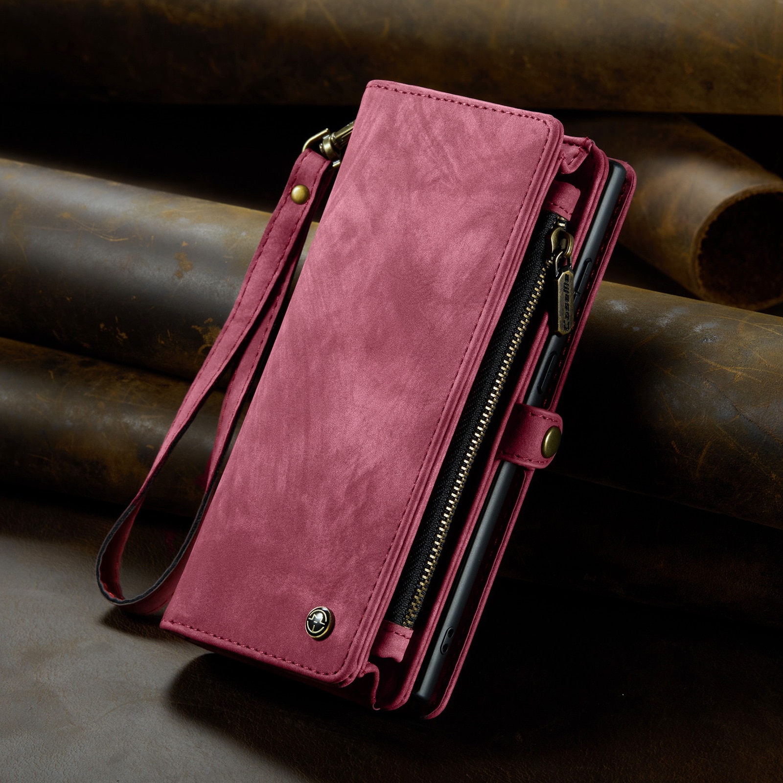 Husa pentru iPhone 15 Pro Max, CaseMe, piele portofel 2 in 1, multifunctionala, back cover detasabil, curelusa mana, inchidere magnetica, stand, buzunare carduri, bani, casti, chei, Rosu