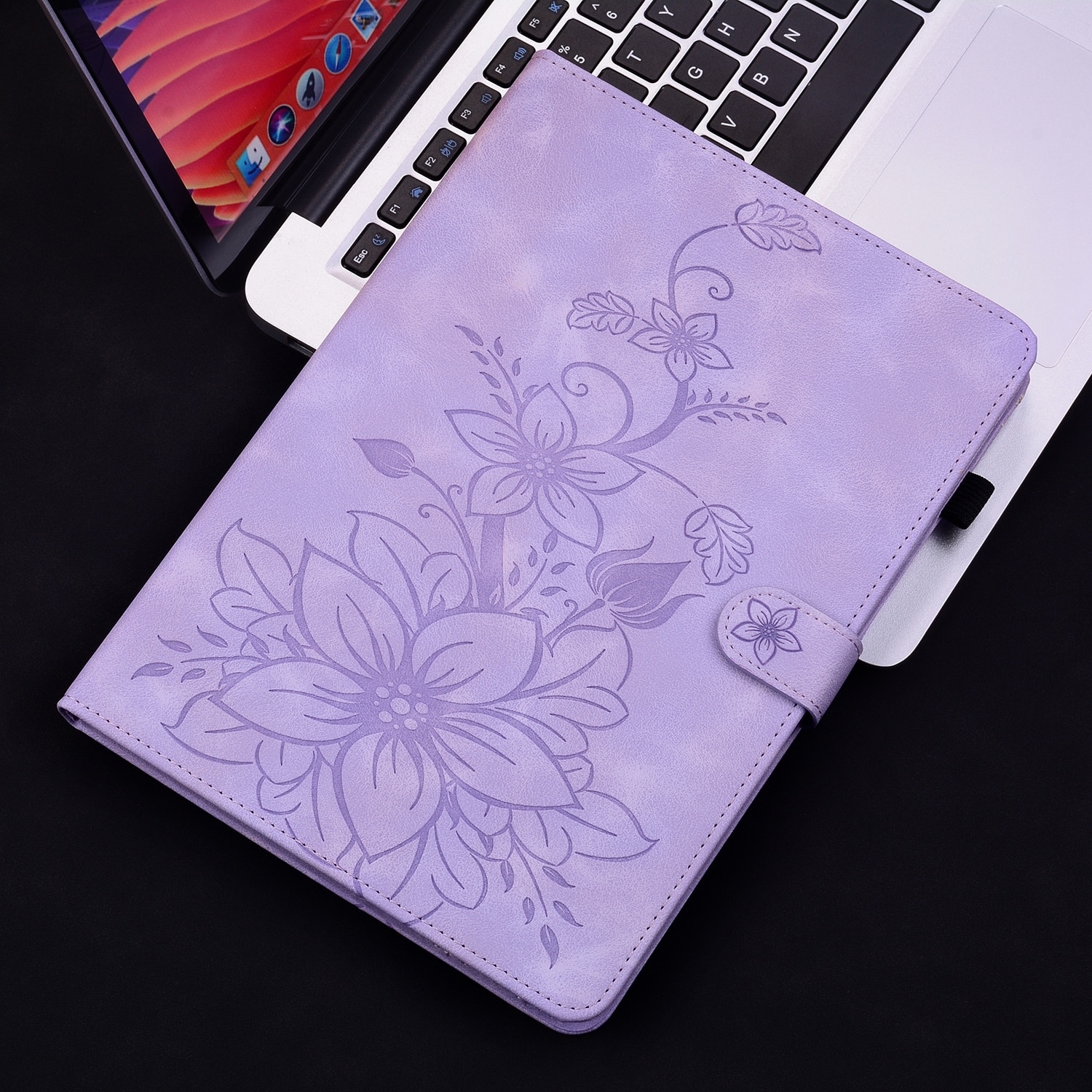 Husa tableta pentru Amazon Kindle Paperwhite 12 Gen 2024, piele embosata cu floarea crinului, capac inteligent, violet