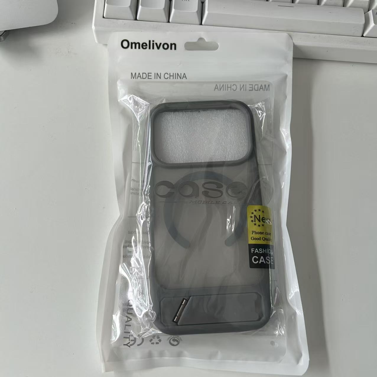 Husa de protectie pentru iPhone 17 Pro, Omelivon, MagSafe, cu Suport ajustabil, Margini ridicate pentru protectia ecranului, Anti-Soc, Decupaje Precise, Incarcare Wireless, Spate Semitransparent, Gri inchis