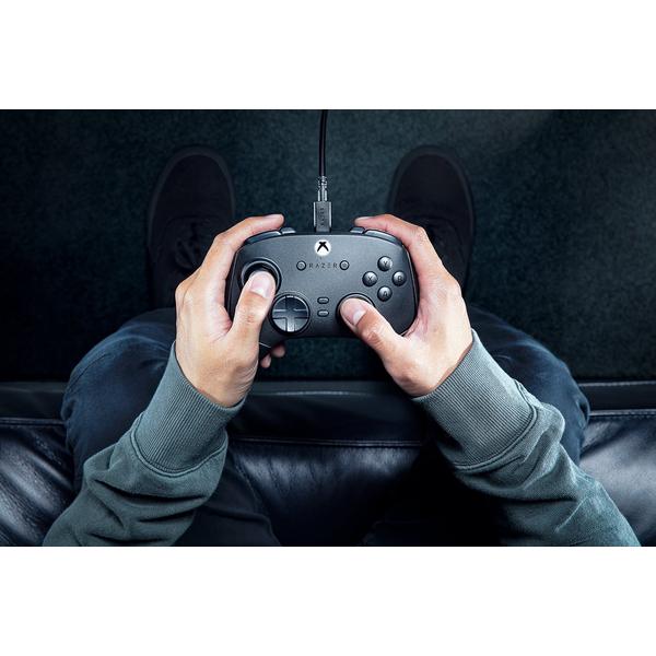 Controller Razer Wolverine V3 Tournament Edition, USB, Mecha Tactile, Pro HyperTriggers, Compatibil Xbox si PC, Hall Effect (Negru)