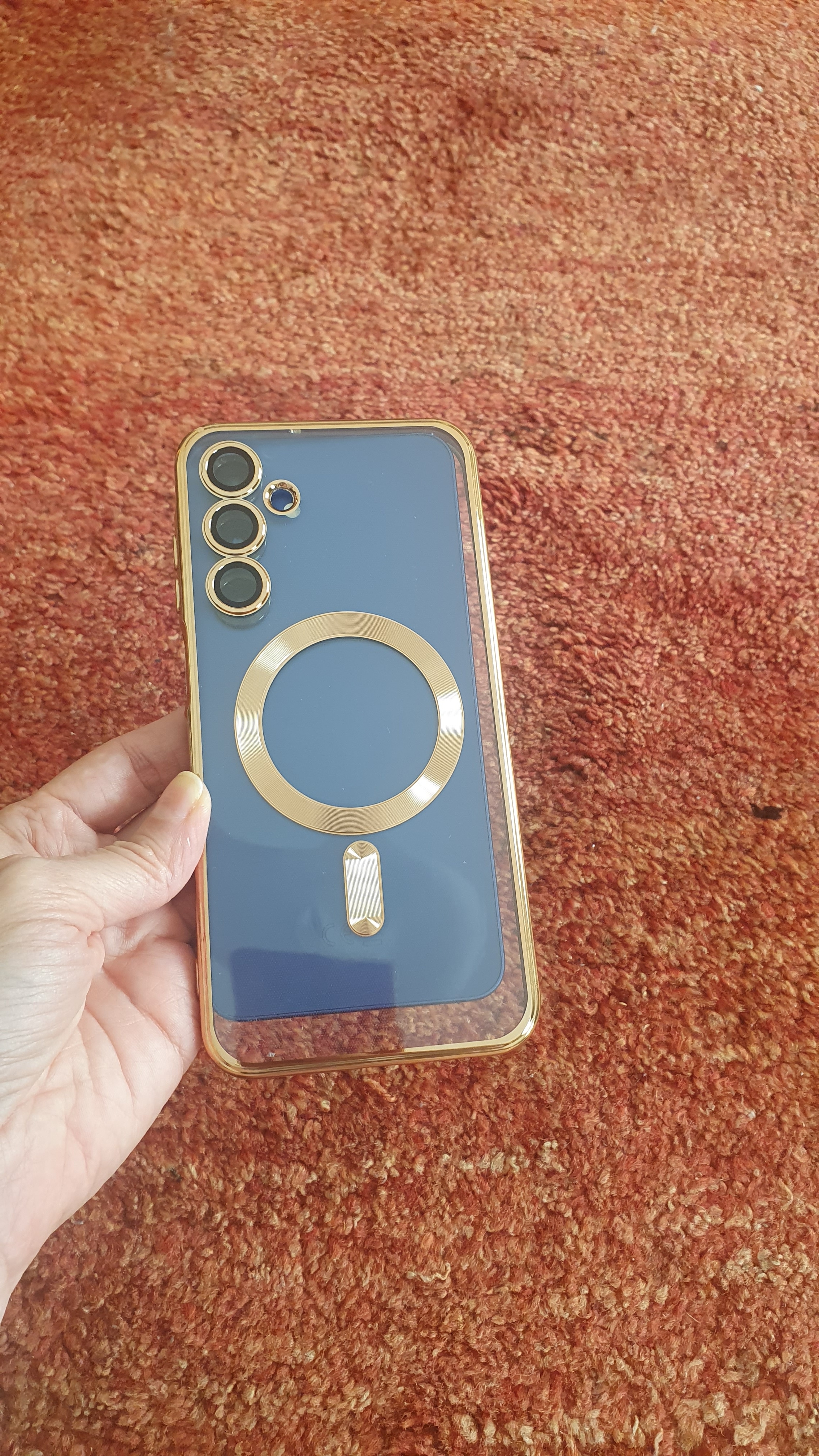 Husa compatibila cu Samsung Galaxy A25, ALC MOBILE, pentru telefon mobil cu protectie pentru camera, Tehnologie MagSafe, rezistenta la socuri, contur Gold