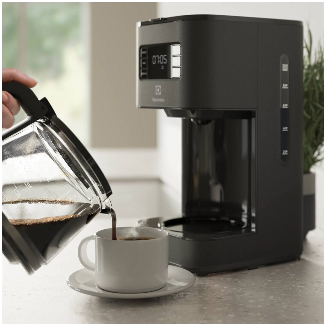 Cafetiera Electrolux Create 5 E5CM1-6AN, 1000 W, 1375 ml, capacitate 10 cesti, afisaj digital, pornire intarziata, selector aroma, antipicurare, functie mentinere la cald, oprire automata, antracit