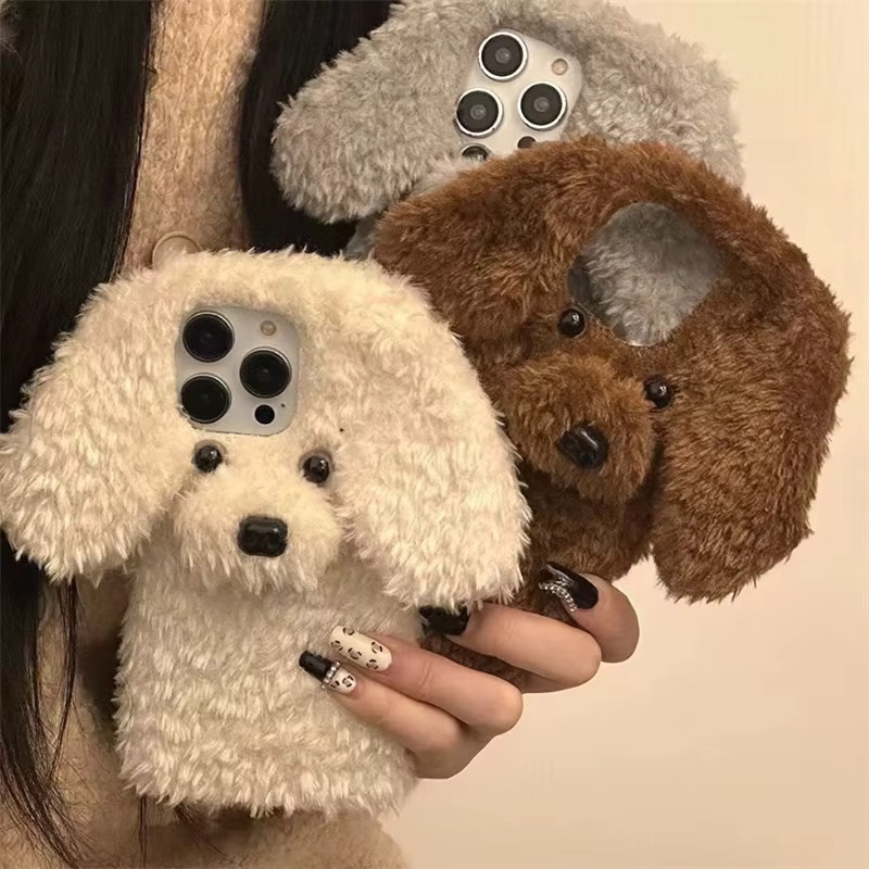 Husa de protectie pentru iPhone 15 Teddy Pup – Pufos, Moale & Super Dragalas, culoare :Maro chic