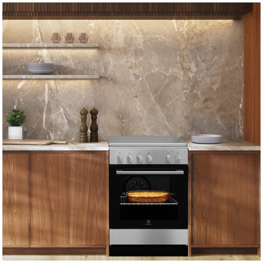 Aragaz Electrolux LKK560223X, Mixt, 4 arzatoare gaz, Gratare de fonta; SteamBake-gatire cu abur; Aprindere integrata; Cuptor electric multifunctional 11 functii; Timer, Iluminare cuptor; Grill; 50x60 cm, Siguranta plita; Clasa A; Capac metalic; Inox