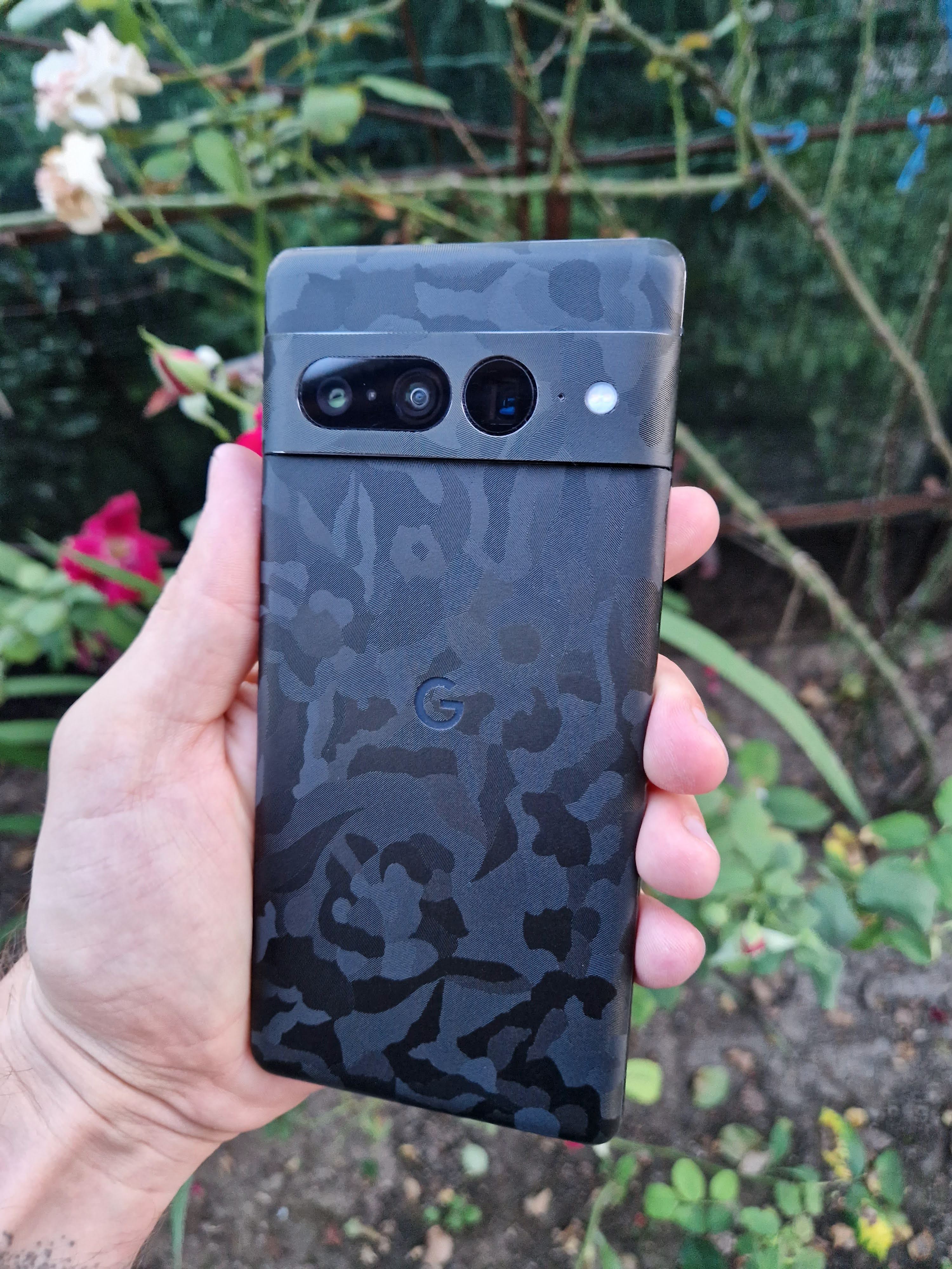 Folie iSkinz pentru Google Pixel 7 Pro - Crystal White Sidef 360 Cut, Skin Adeziv Full Body Cover, Protectie Carcasa Spate si Laterale