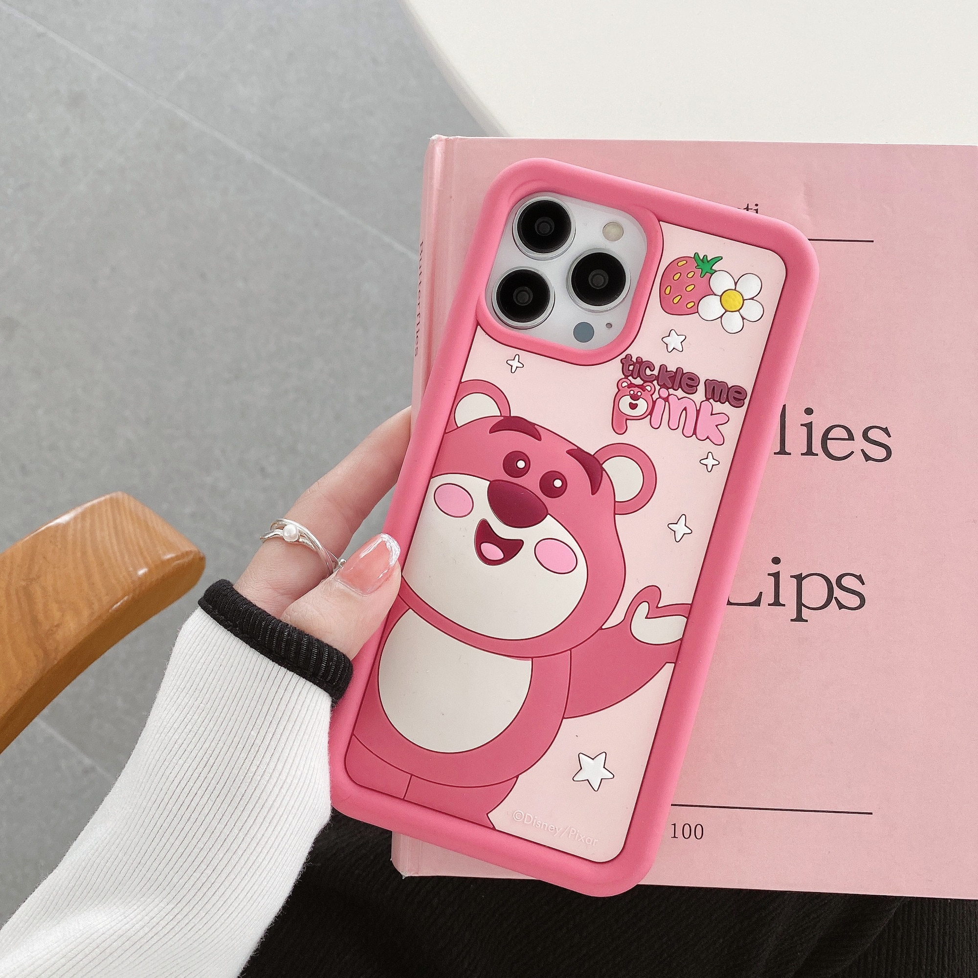 Husa silicon Lotso capsune carcasa pentru iPhone 15