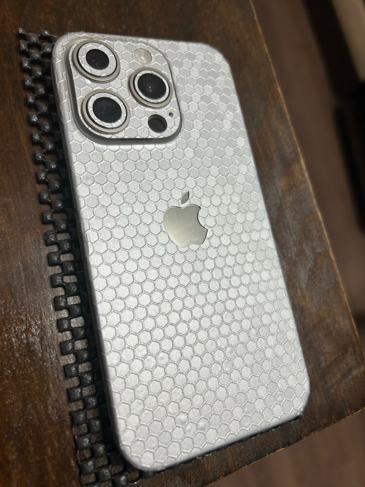 Folie iSkinz pentru Apple iPhone 15 Pro - Negru Mat, 360 Cut, Skin Adeziv Full Body Cover, Protectie Carcasa Spate si Laterale