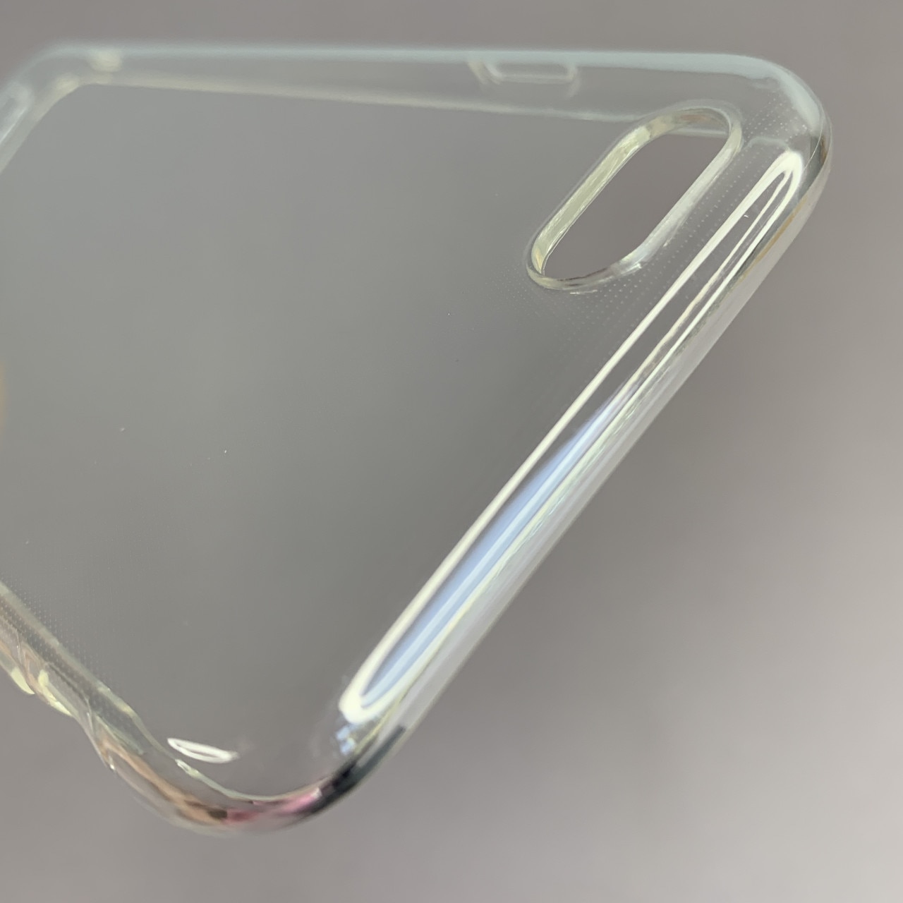 Husa protectie Mat-Tech compatibila cu iPhone 6 / 6s, Anti-soc, 2MM, Decupaje Precise, Rezistenta la impact, Margini ridicate pentru protectia ecranului, Transparenta