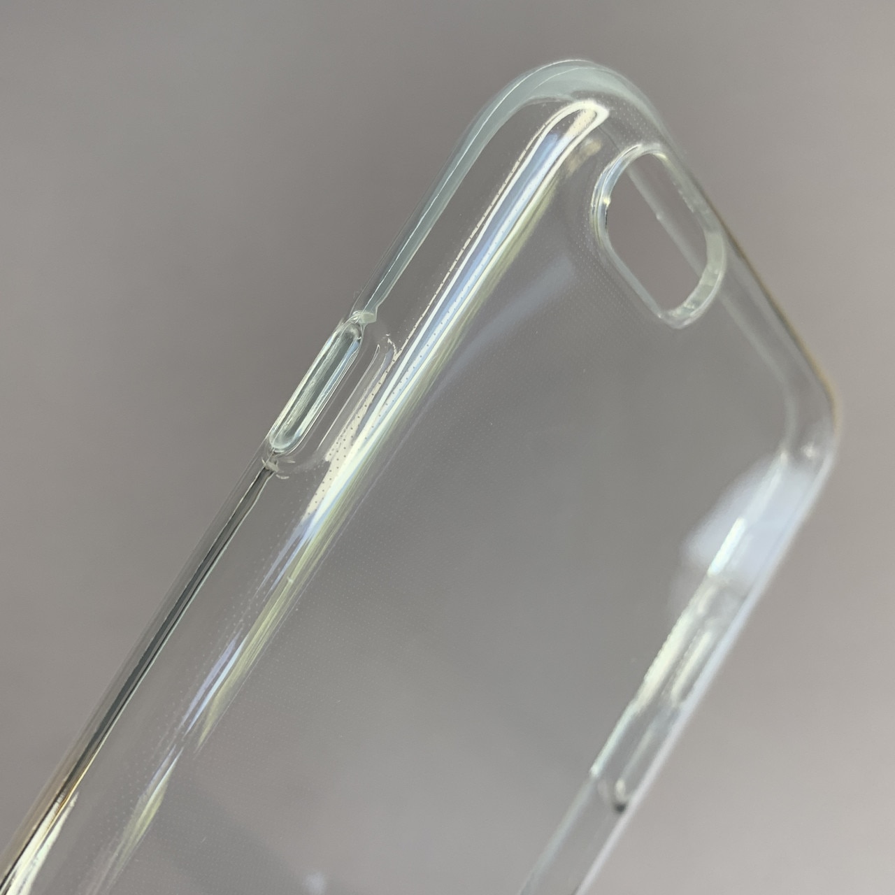 Husa protectie Mat-Tech compatibila cu iPhone 6 / 6s, Anti-soc, 2MM, Decupaje Precise, Rezistenta la impact, Margini ridicate pentru protectia ecranului, Transparenta