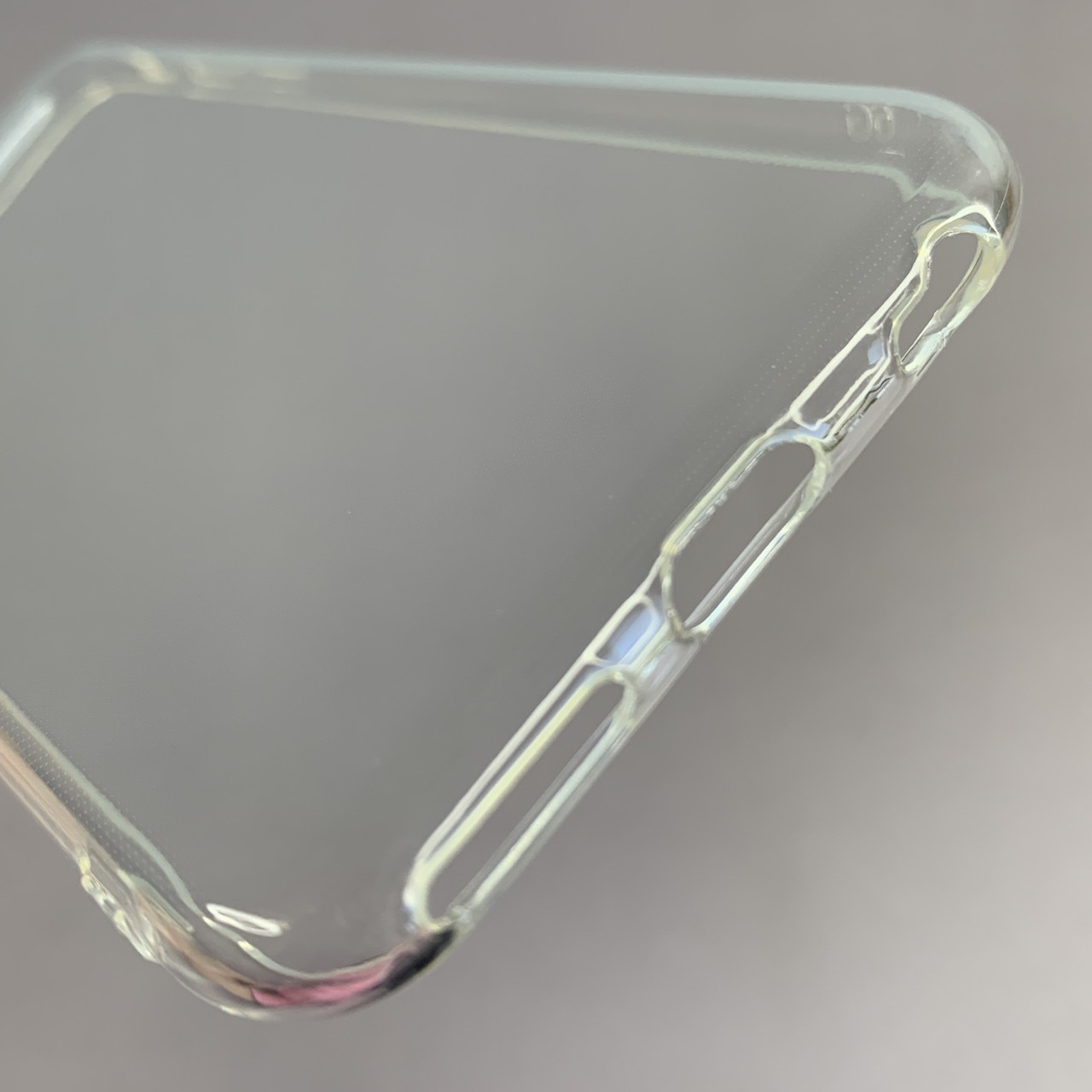 Husa protectie Mat-Tech compatibila cu iPhone 6 / 6s, Anti-soc, 2MM, Decupaje Precise, Rezistenta la impact, Margini ridicate pentru protectia ecranului, Transparenta
