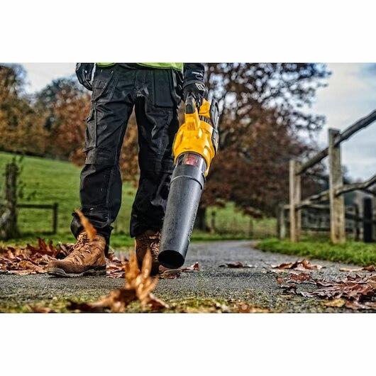 Suflanta DeWALT DCMBA572X1-QW 54V XR FLEXVOLT, 0-200 km/ora, 0,650 m³/s, 1 x 9,0 Ah