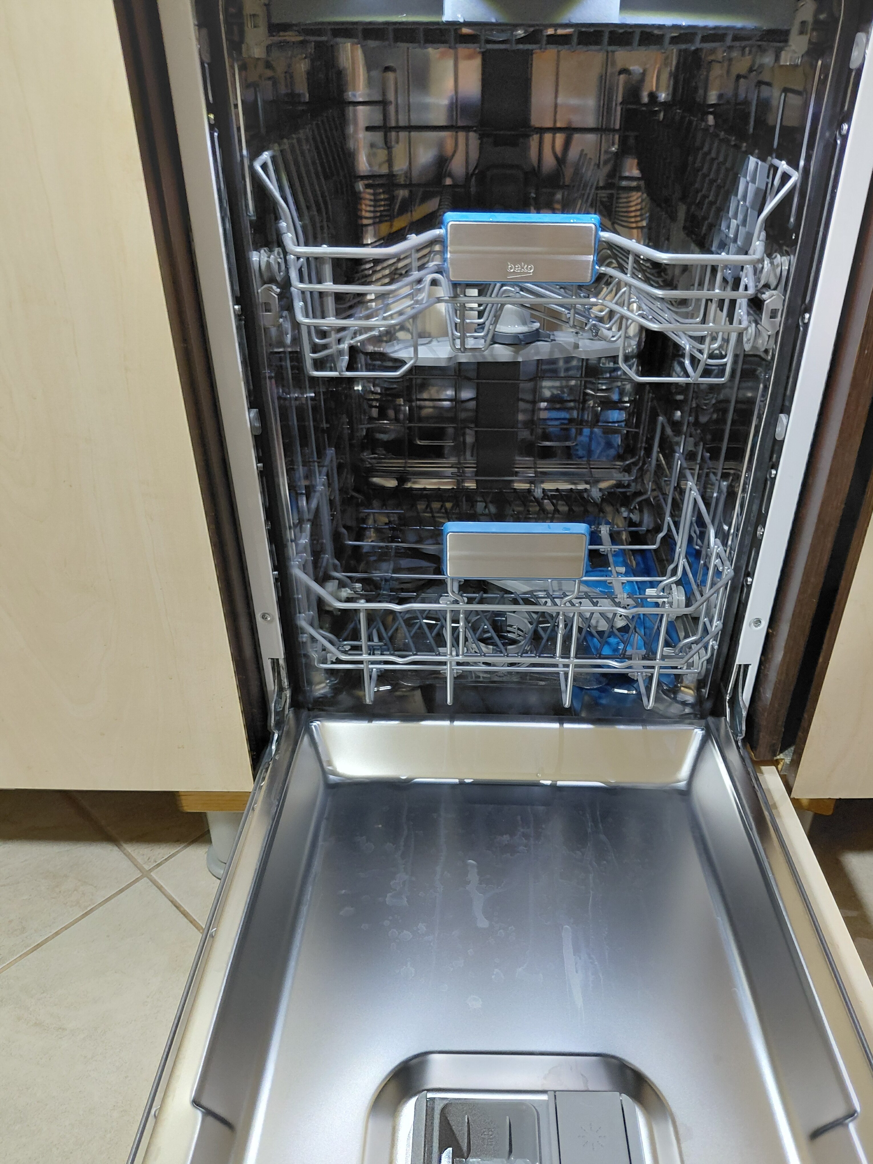 RESIGILAT: Masina de spalat vase incorporabila Beko BDIS38050Q, 10 seturi, 6 programe, 45 cm, Clasa B, AquaIntense, Fast+