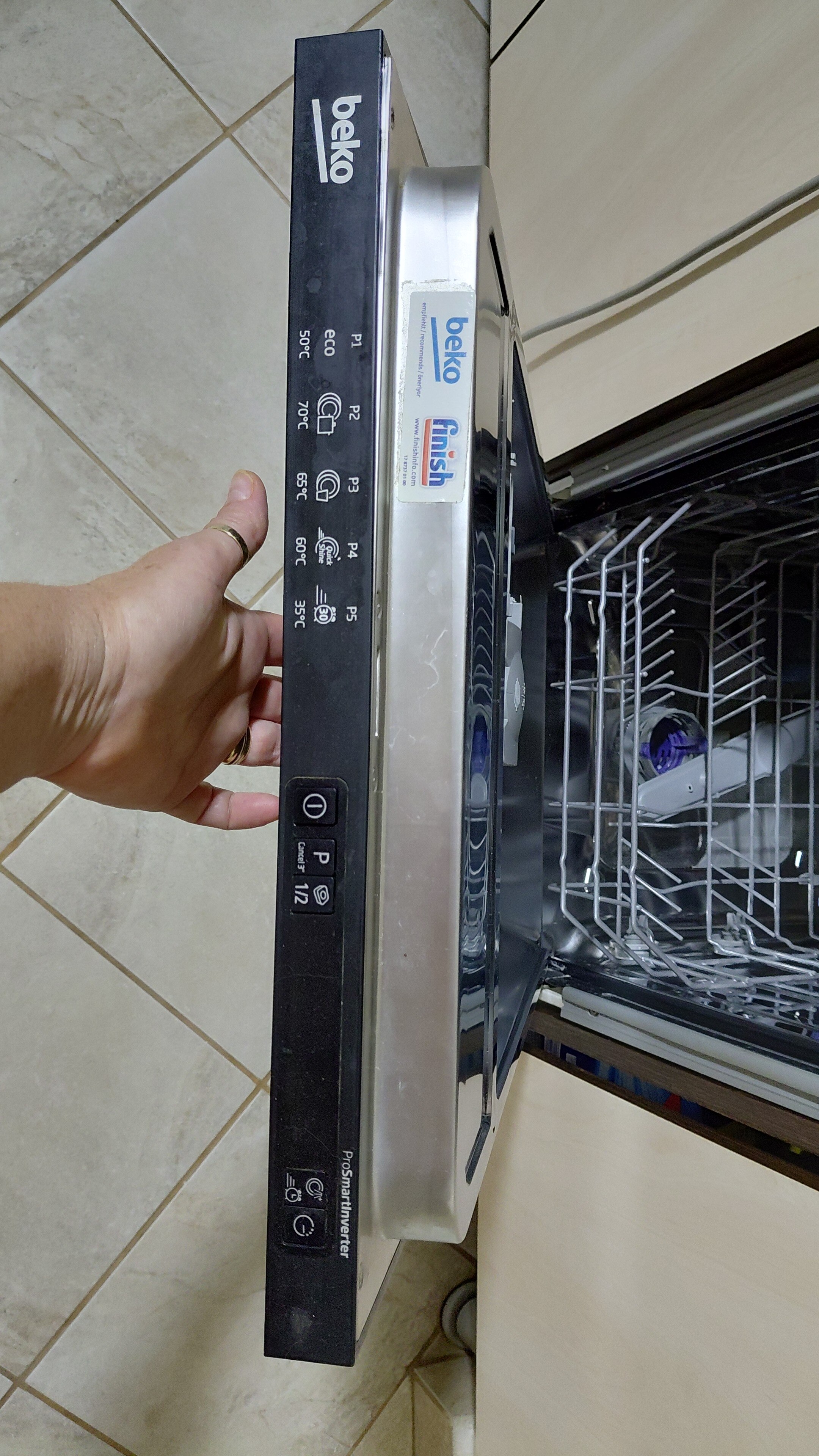 RESIGILAT: Masina de spalat vase incorporabila Beko BDIS38050Q, 10 seturi, 6 programe, 45 cm, Clasa B, AquaIntense, Fast+