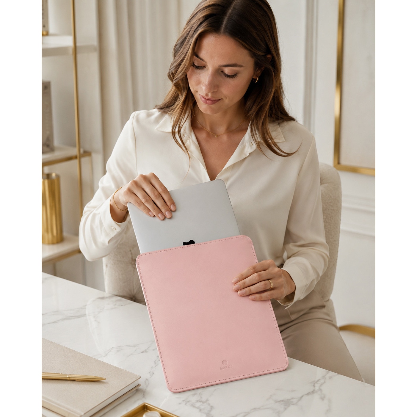 Husa pentru MacBook AIr 15 M2 M3 M4 M5 Baltan Sleeve 15 inch din piele naturala premium rezistenta la apa, roz, nude rose