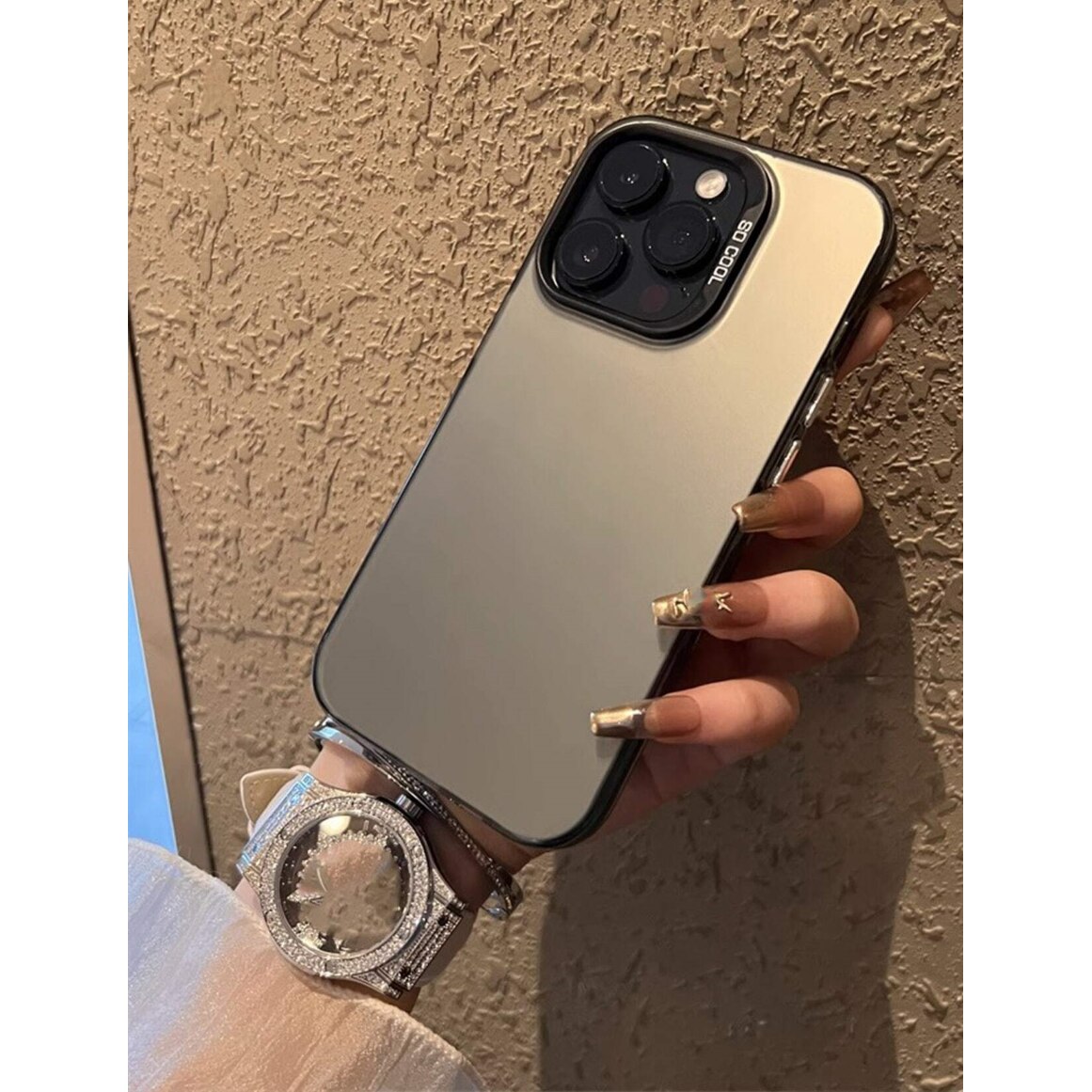 Husa cu aspect metalizat, dublu strat IMD, butoane galvanizate, cadru camera detasabil, culoare titan, Compatibila iPhone 16 Pro