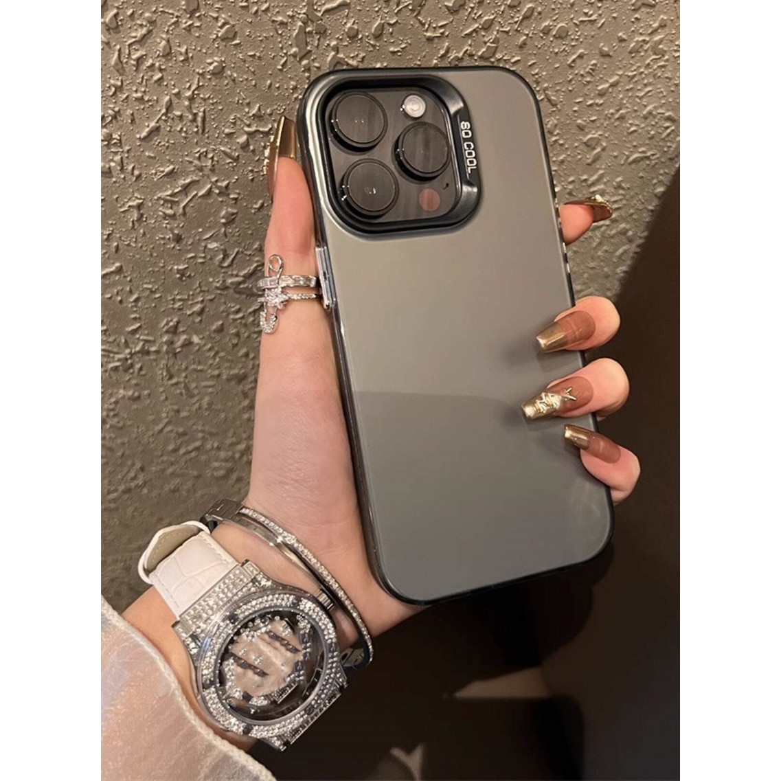 Husa cu aspect metalizat, dublu strat IMD, butoane galvanizate, cadru camera detasabil, culoare titan, Compatibila iPhone 16 Pro