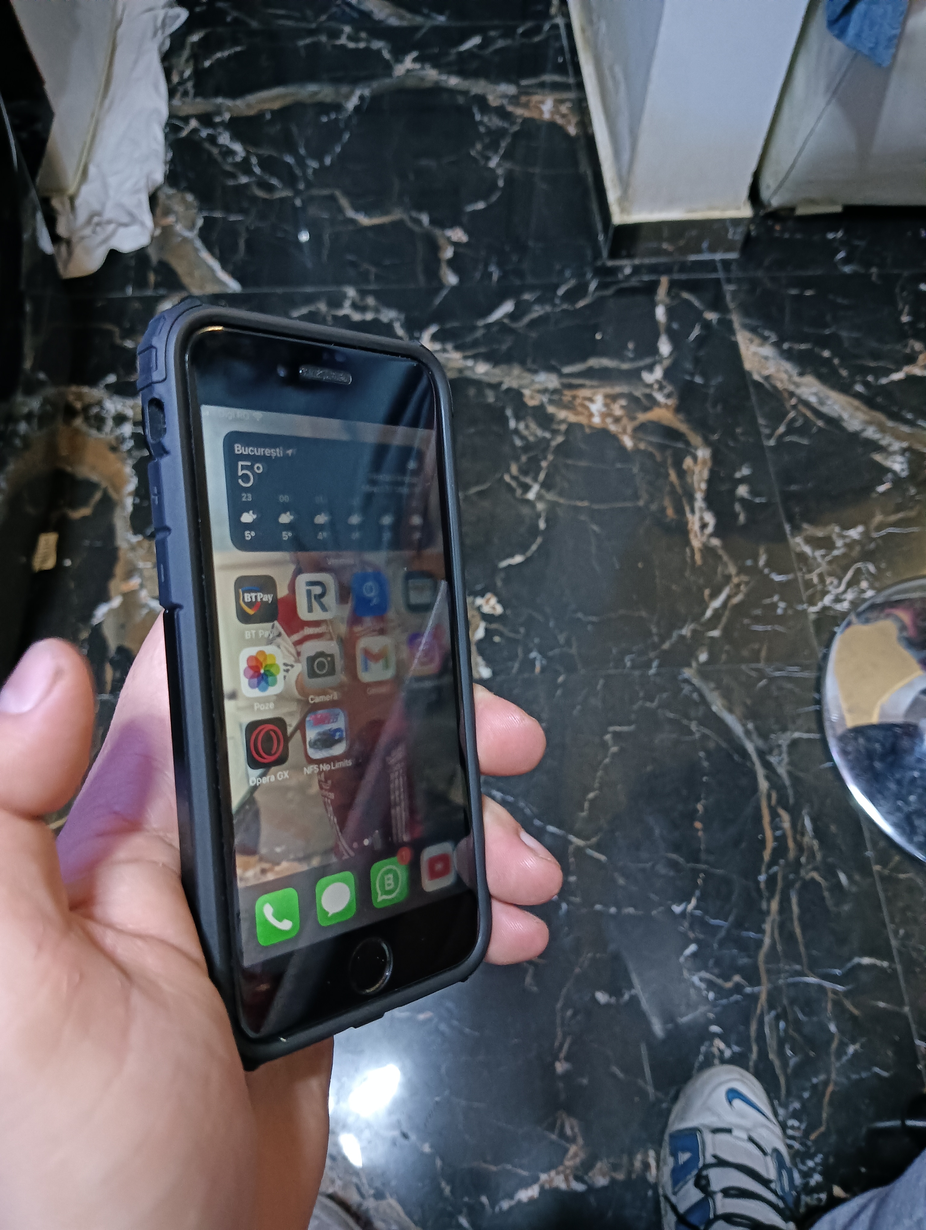 Folie protectie din sticla securizata Privacy Glass Full Cover FULL GLUE Neagra compatibila cu iPhone 8 / iPhone 7