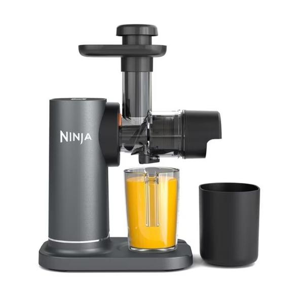 Storcator lent Ninja Cold Press Juicer JC151EU, pentru fructe si legume, cu pahar 700 ml si recipient pulpa 1.1 L, sucuri proaspete si wellness shots, termen livrare 7-8 zile (Gri)