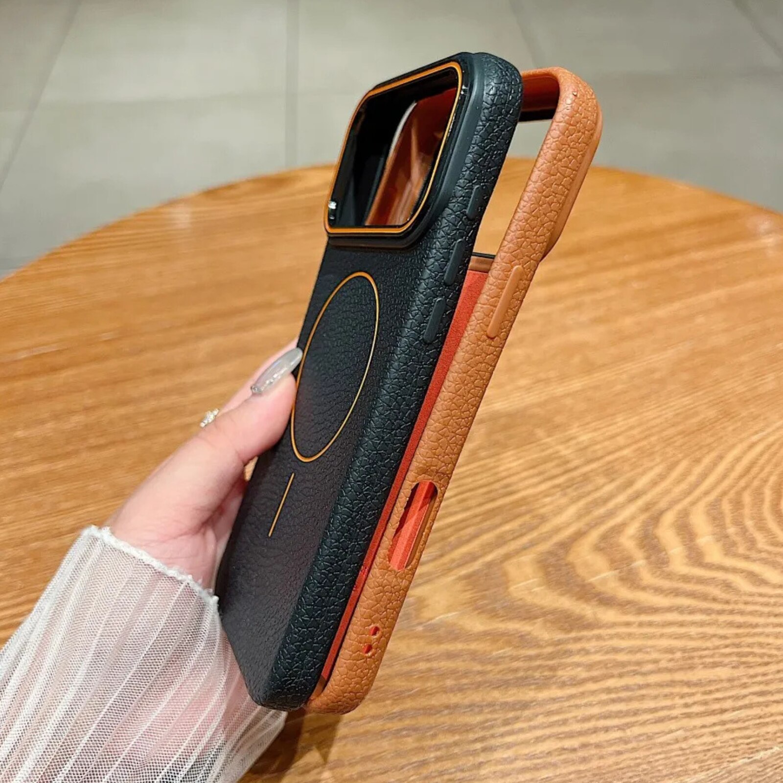 Husa iPhone 17 Pro Max, Silicon Texturat cu Protectie Interioara din Piele si MagSafe, Orange-Brown
