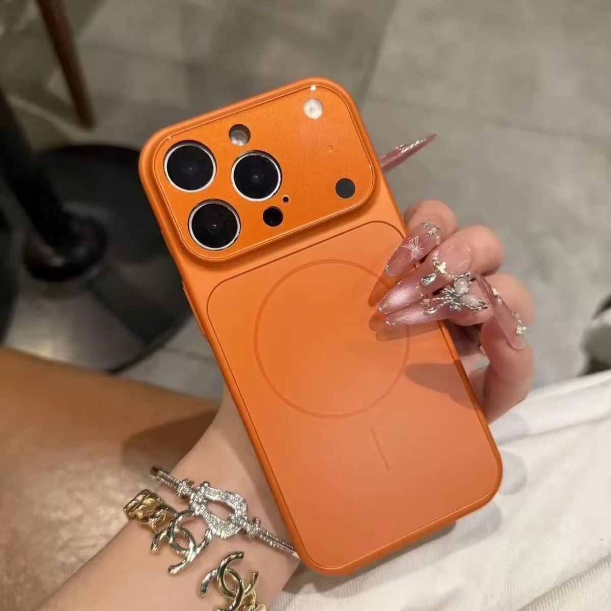 Husa Skin pentru Transformare iPhone 15 Pro in iPhone 17 Pro – Design Premium, Compatibil MagSafe, Culoare Portocaliu