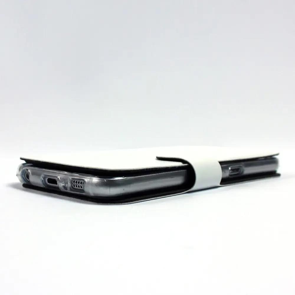 Husa flip din piele naturala pentru Apple iPhone 17 Pro, maro, cu suport si inchidere magnetica, fabricata in Cehia