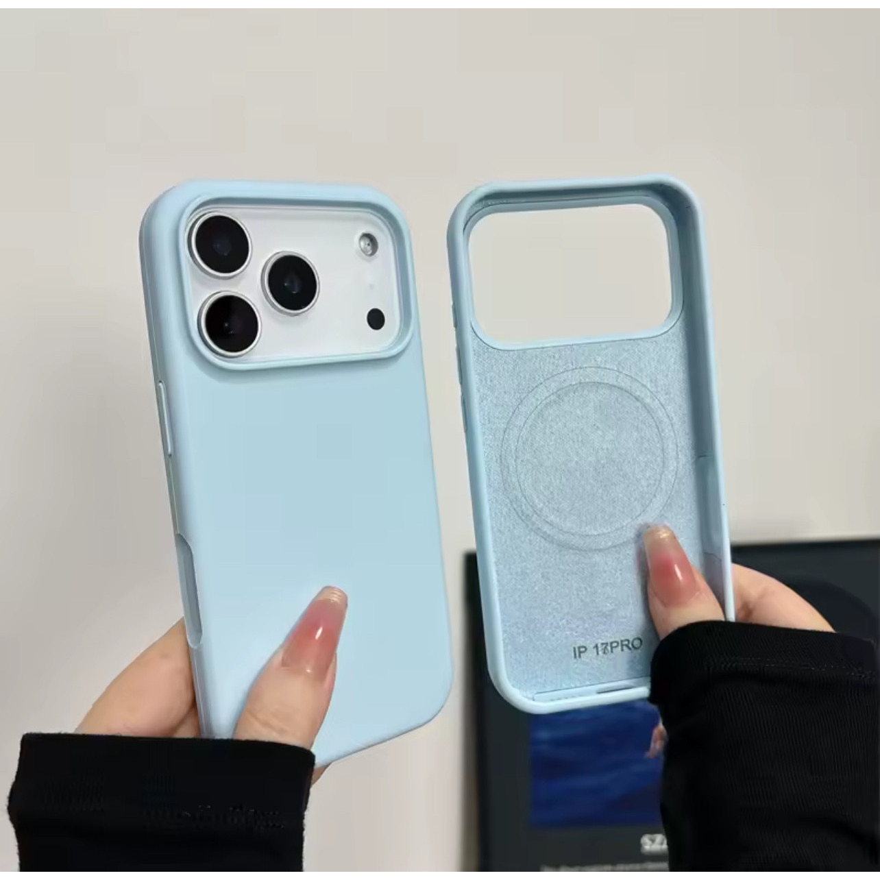 Husa mata din silicon cu microfibra, compatibila Magsafe pentru iPhone 17 / Albastru