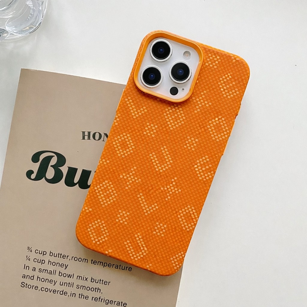 Carcasa Magnetica, Compatibila Apple iPhone 16 Pro, din Fibra de Carbon, Litere Fosforescente, Porto
