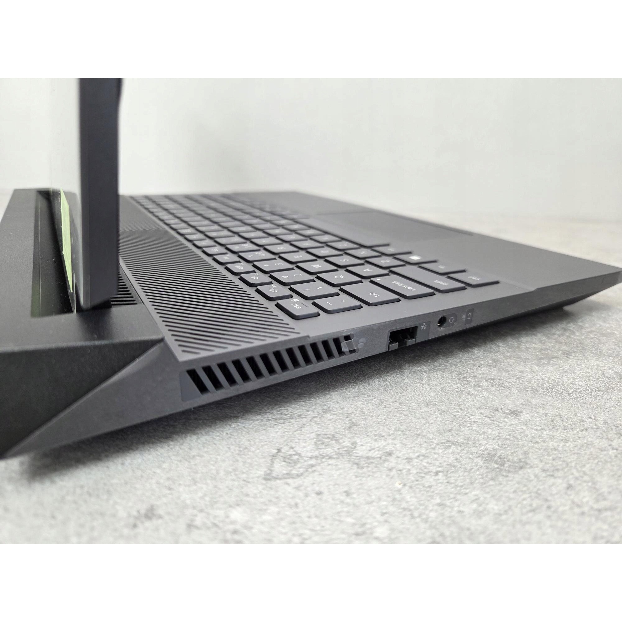 Laptop Dell G15 5535 (18971793817) Ryzen 5, 16GB DDR5, 512GB SSD, NVIDIA GeForce RTX 3050 6GB, ecran 15,6" FHD 120 Hz, Windows 11 Home, negru
