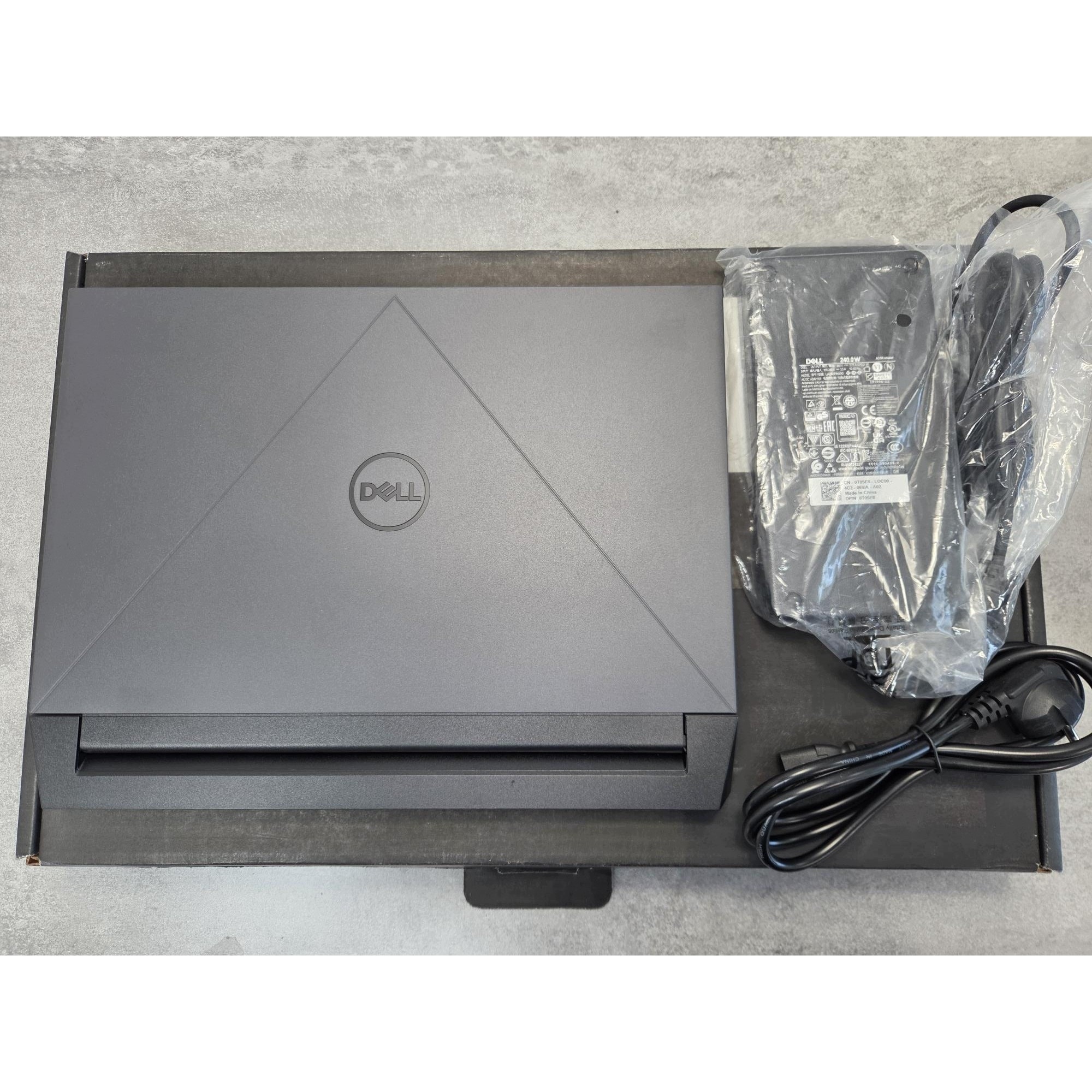 Laptop Dell G15 5530 (18971559880) Intel Core i5-13450HX, 15,6" FHD 165 Hz, 16GB DDR5, 512GB SSD NVMe, NVIDIA GeForce RTX 4050 6GB, Windows 11 Home, negru