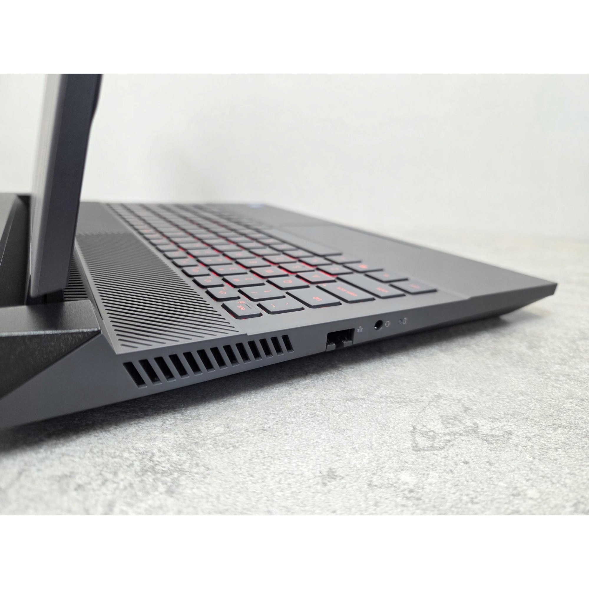 Laptop Dell G15 5530 (18971559880) Intel Core i5-13450HX, 15,6" FHD 165 Hz, 16GB DDR5, 512GB SSD NVMe, NVIDIA GeForce RTX 4050 6GB, Windows 11 Home, negru