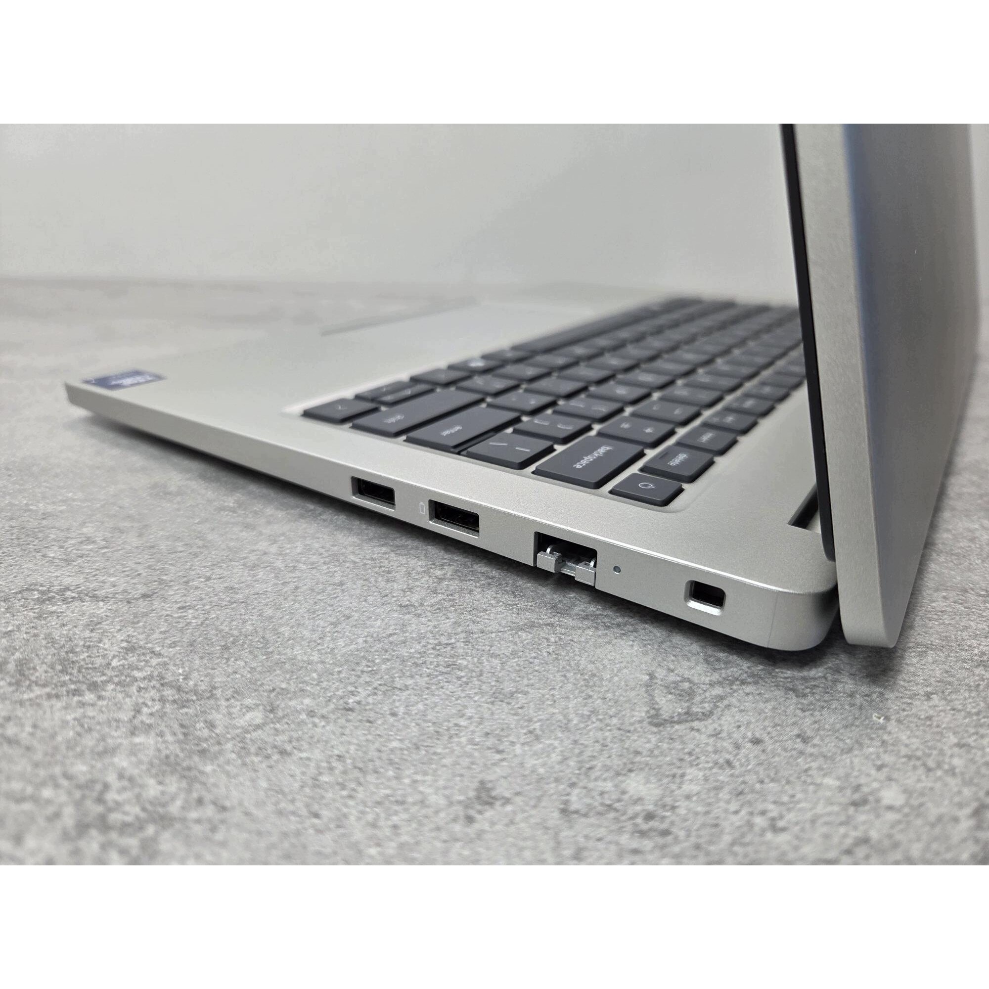 Laptop Dell Pro 14 PC14250 Ultra 7-265U, Intel Core Ultra 7 265U, 16GB DDR5 5600, 512GB SSD NVMe, ecran tactil 14" FHD+ (1920x1200) IPS 300 niti, Thunderbolt 4, Windows 11 Pro, argintiu