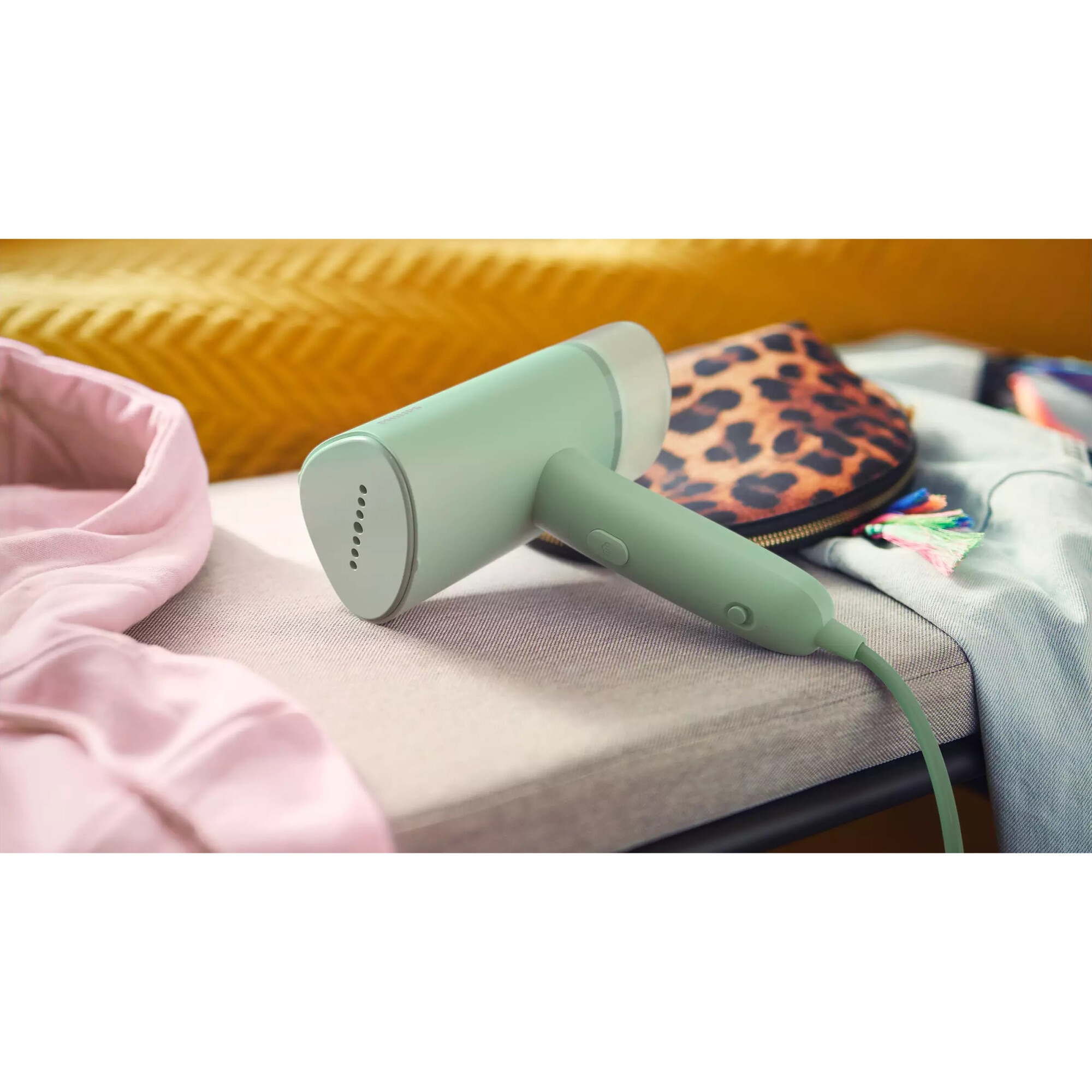 Aparat de calcat vertical cu aburi Philips Seria 3000 STH3010/70, 1000 W, 20 g/min, compact si pliabil, rezervor detasabil 100 ml, husa, Turcoaz