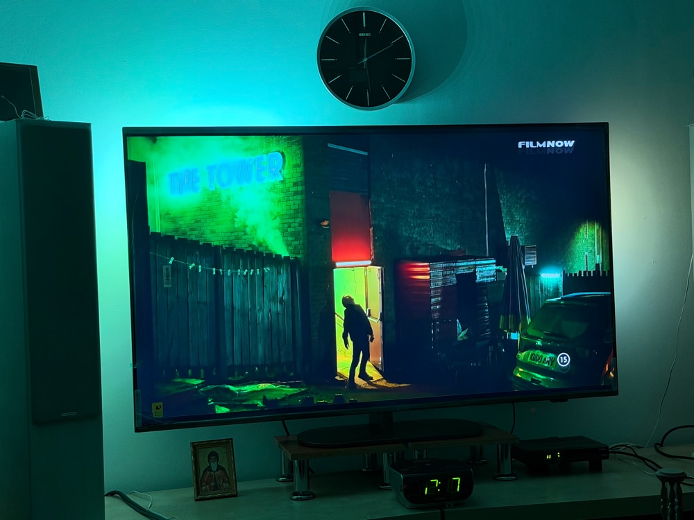 Televizor Philips AMBILIGHT tv QLED 55PUS9010, 139 cm, Smart TV, 4K Ultra HD, 100 Hz, Clasa F (Model 2025)