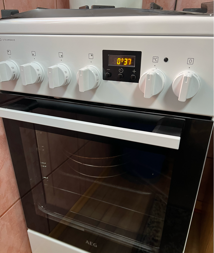 Aragaz AEG CKB56490BM, Mixt, 4 arzatoare , Siguranta plita, Aprindere integrata, Gratare fonta, Cuptor electric, SteamBake, AirFry, Timer, Grill electric, Clasa A, 50 cm, Inox