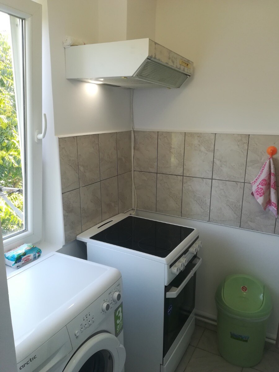 Aragaz Hansa FCCW58200, 4 zone de gatit, Electric, Curatare abur, Grill, Clasa A, 50 cm, Alb
