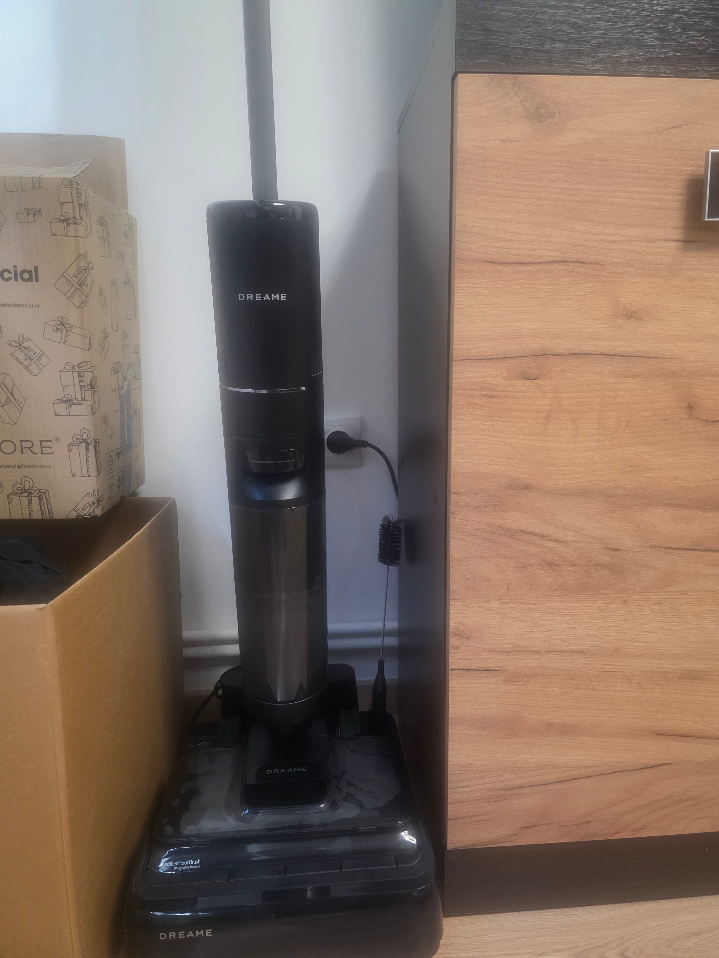 Aspirator vertical umed uscat Dreame H12 Pro FlexReach HHR44A, 18.000Pa, 400W, baterie 4000mAh, autonomie 50min, rezervor apa curata 800ml, apa murdara 700ml, auto-curatare, uscare cu aer cald, ecran LED, negru