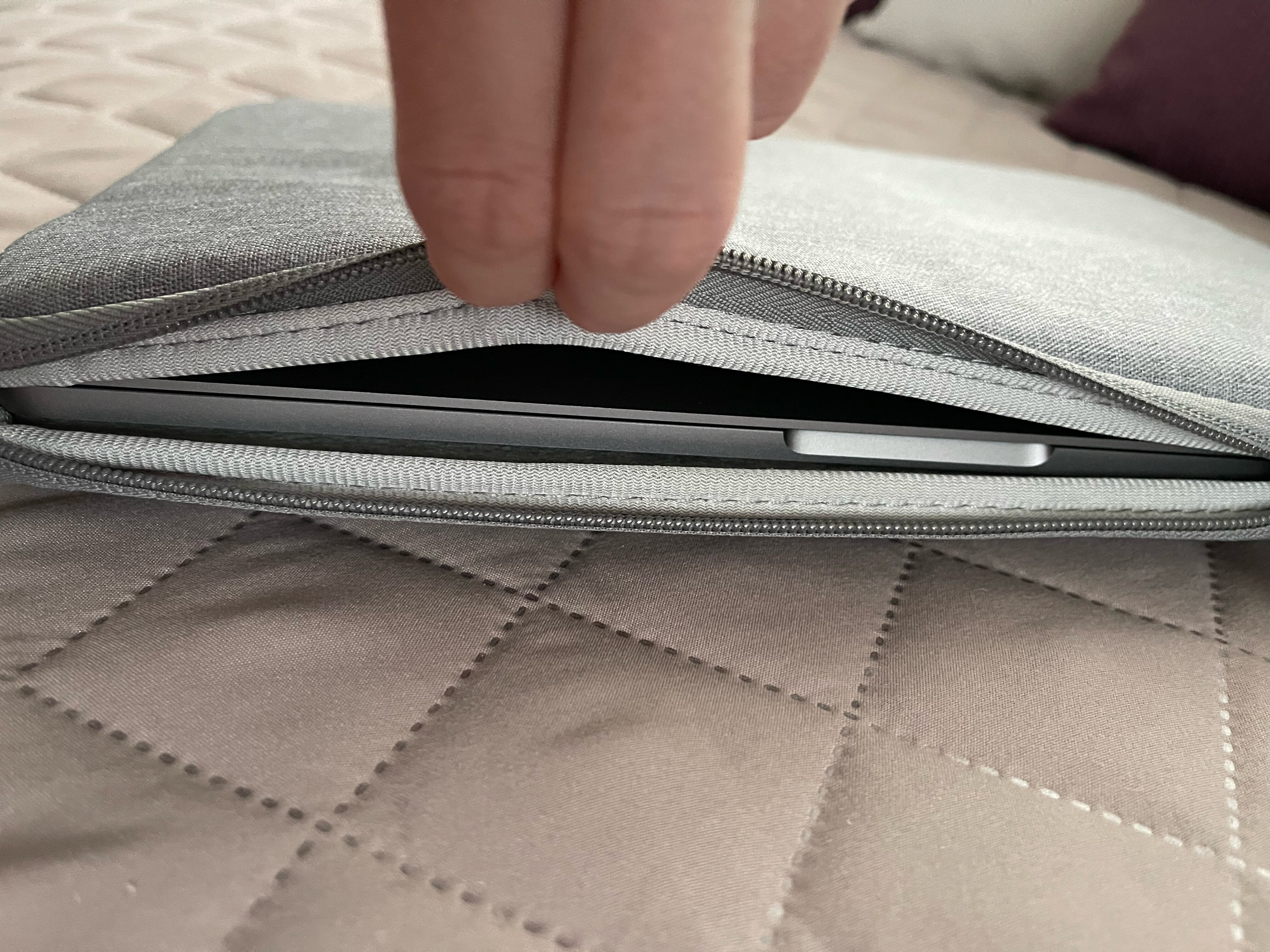 Husa de protectie si transport laptop Apple MacBook Air 2018-2019, MacBook Pro Touch Bar 2016-2019, MacBook Pro fara Touch Bar 2016-2017, 13" inch, negru