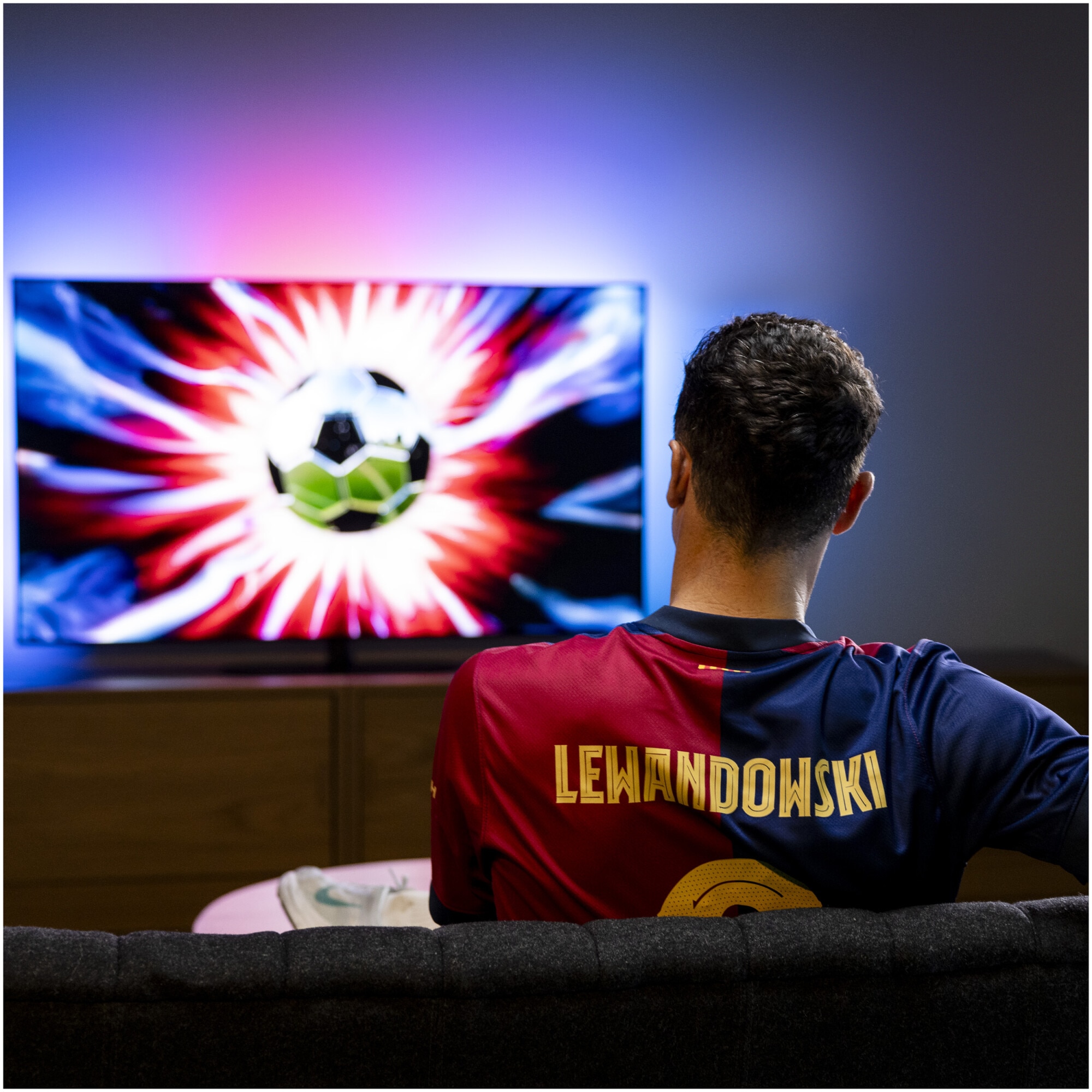 Televizor Philips AMBILIGHT tv OLED 77OLED820, 194 cm, Google TV, 4K Ultra HD, 100Hz, Clasa F (Model 2025)