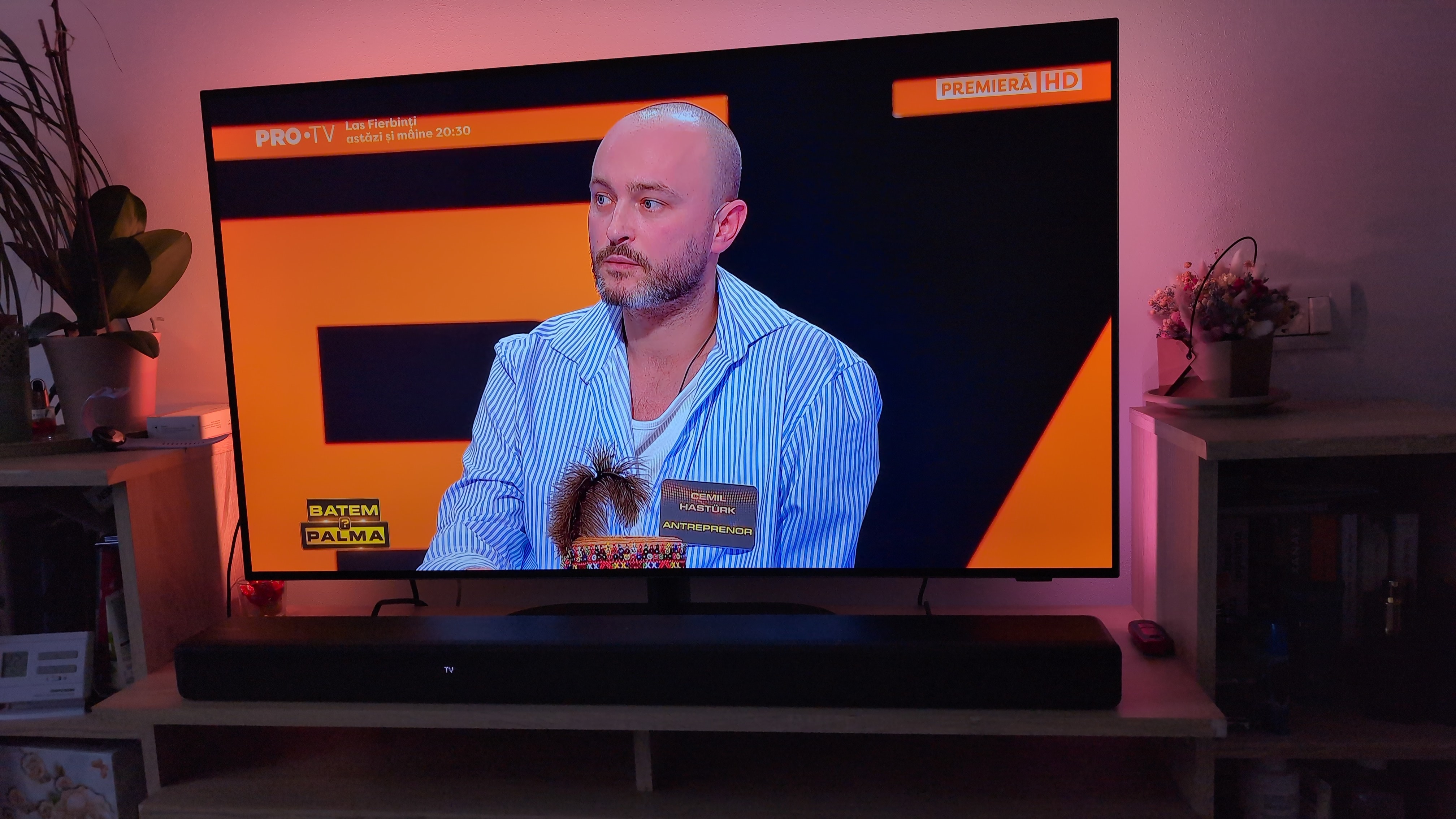 Televizor Philips AMBILIGHT tv OLED 77OLED820, 194 cm, Google TV, 4K Ultra HD, 100Hz, Clasa F (Model 2025)