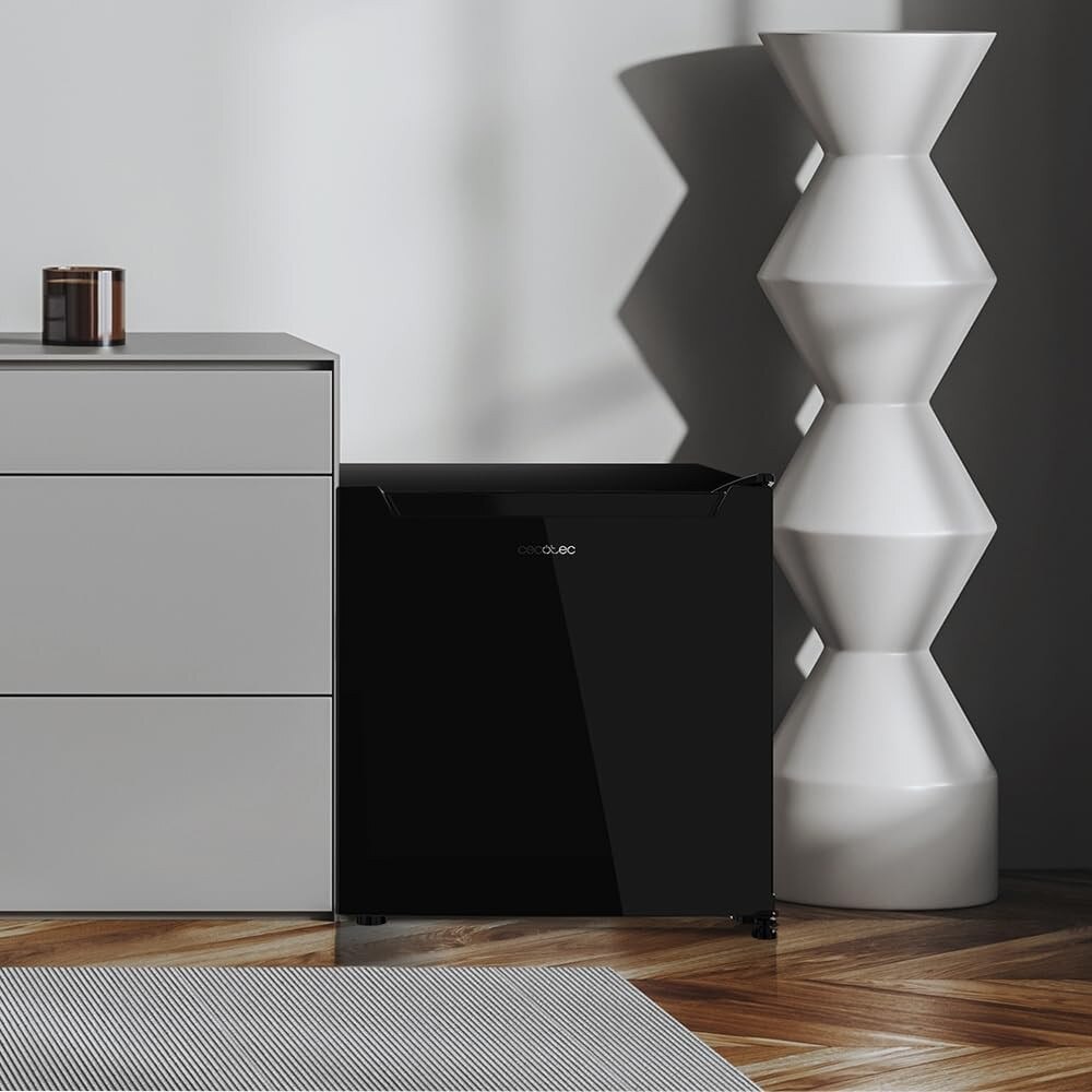 Mini frigider 2in1 Cecotec, Bolero CoolMarket TT Dual, 31 litri, termostat reglabil -16~5ºC, functie duala racire/congelare, inchidere ermetica, zgomot redus, dezghetare manuala, raft din sticla cu inaltime ajustabila, design modern, finisaj lucios, negru