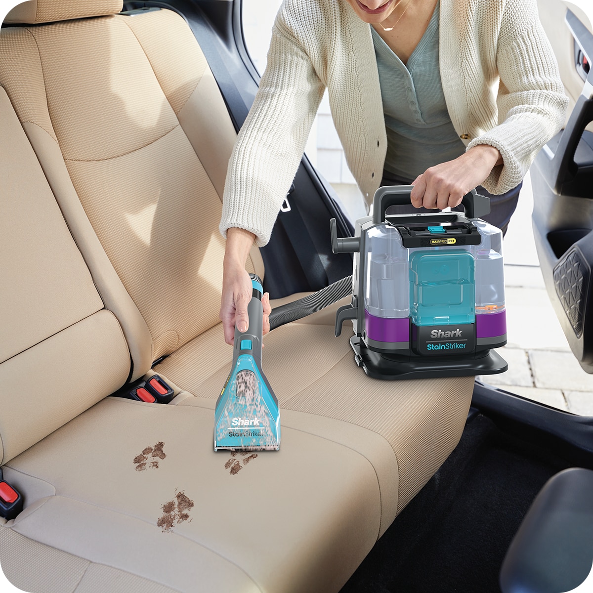Aspirator cu spalare Shark StainStriker HairPro Pet PX250EUT, 450W, rezervor apa/detergent 1.2L, rezervor apa murdara 0.72L, 5 accesorii pete, 2 HairExtractor anti-incalcare par, solutii CarpetXpert & OXY Multiplier, Self-Clean, raza 5.7m, roz