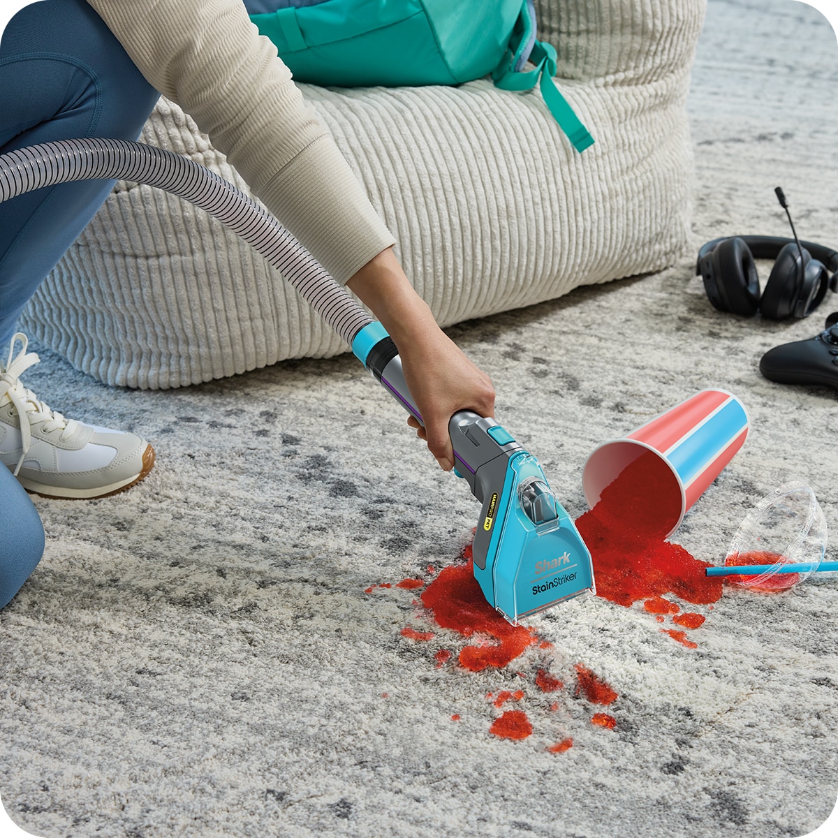 Aspirator cu spalare Shark StainStriker HairPro Pet PX250EUT, 450W, rezervor apa/detergent 1.2L, rezervor apa murdara 0.72L, 5 accesorii pete, 2 HairExtractor anti-incalcare par, solutii CarpetXpert & OXY Multiplier, Self-Clean, raza 5.7m, roz