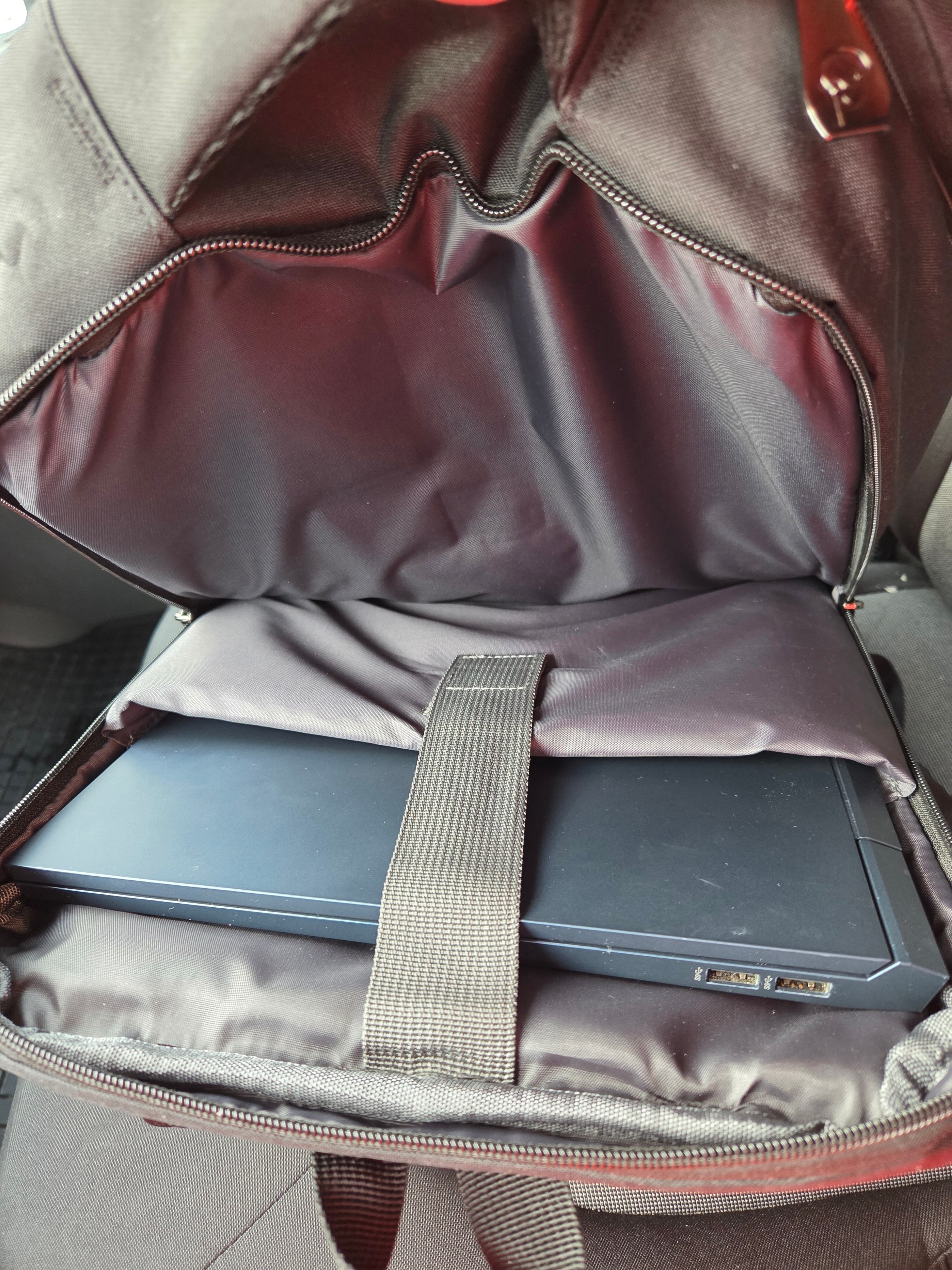 Rucsac New York pentru notebook, Spacer, 17", compartiment laptop si compartiment calatorie, buzunar frontal, compartiment travel, troler strap,, waterproof, poliester, negru