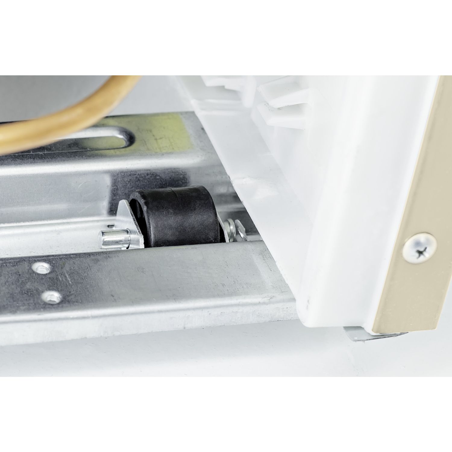 Frigider retro Exquisit, capacitate totala 206 litri, H 146.5 cm, congelator 4 stele, compartiment pentru fructe/legume, 4 rafturi din sticla, iluminat interior LED, control mecanic de temperatura, dezghetare manuala, picioare ajustabile, crem
