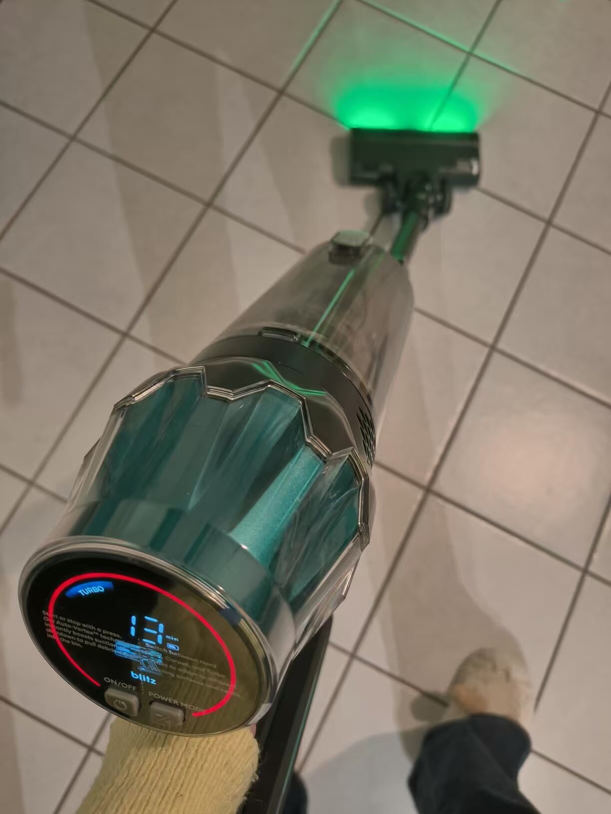 Aspirator vertical Vactidy V15 MAX, alimentare pe baterii, capacitate colectare 1.5 L