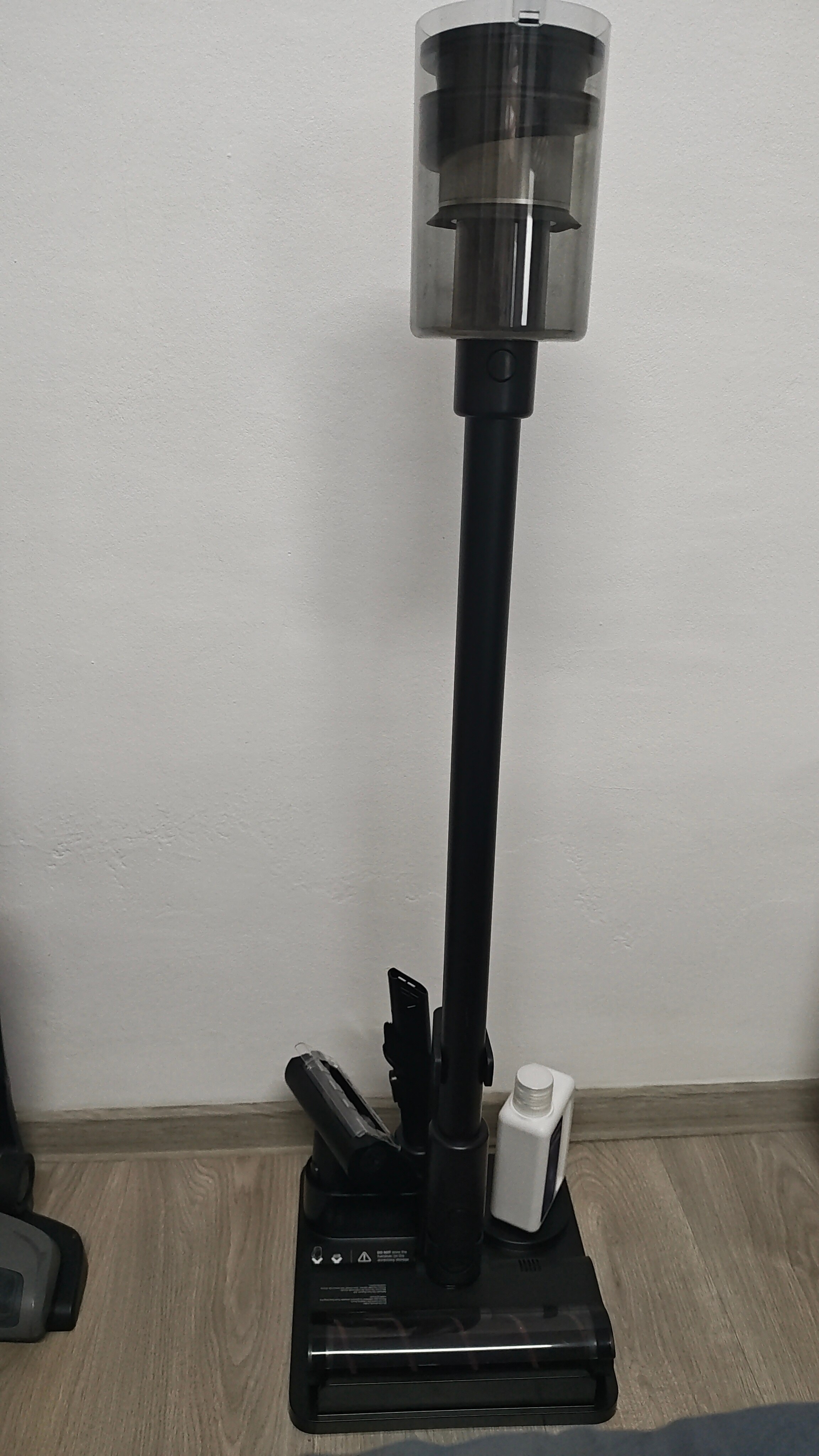 Aspirator vertical umed uscat Dreame H12 Dual HHV4, aspirare, 3 moduri de aspirare, 16000Pa, auto-curatare, capacitate rezervor apa curata/murdara-0.9l/0.7l, baterie 4000mAh, autonomie pana la 60min, 300W, afisaj LED, negru